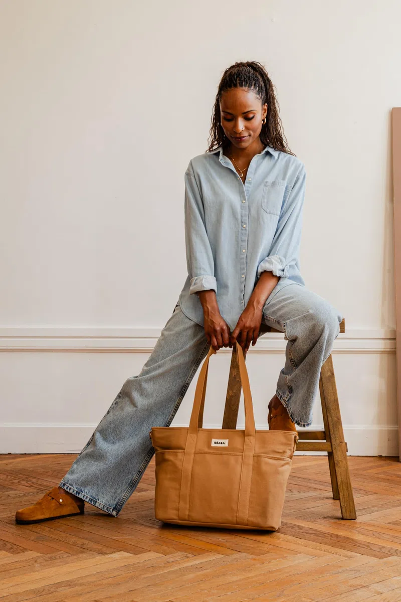 Béaba Wickeltasche Baby Madrid 22L – Wickeltasche im Tote-Format, Unisex für Mama und Papa, 11 Fächer, Isoliertasche, Kinderwagenbefestigung, Gepolsterte Wickelunterlage – Ocker