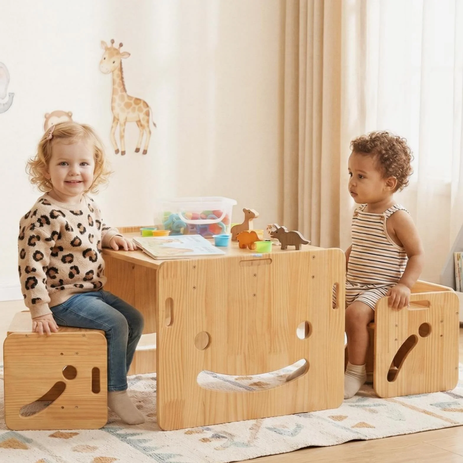 FUNLIO Montessori Höhenverstellbares kindertisch mit 2 stühlen für 1-3 Jährige, hochwertiger Massivholz Kinder Tisch Stuhl Set, zum Lesen/Essen/Spielen, einfach aufzubauen - Quadratischer Tisch