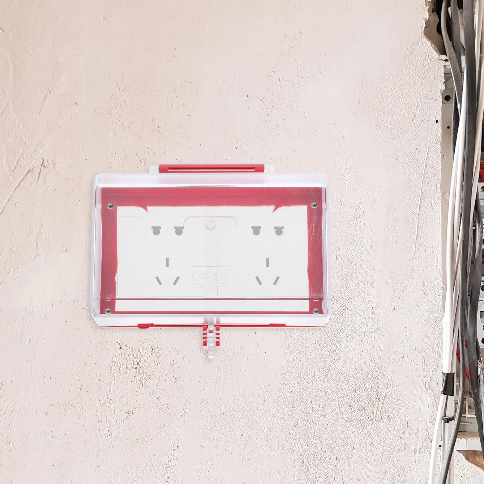 4 Stück Transparente Schutzdose aus PC für Steckdosen und Elektrische Stecker mit Kindersicherung und Abschließbarem Design für Küche und Feuchte Umgebungen