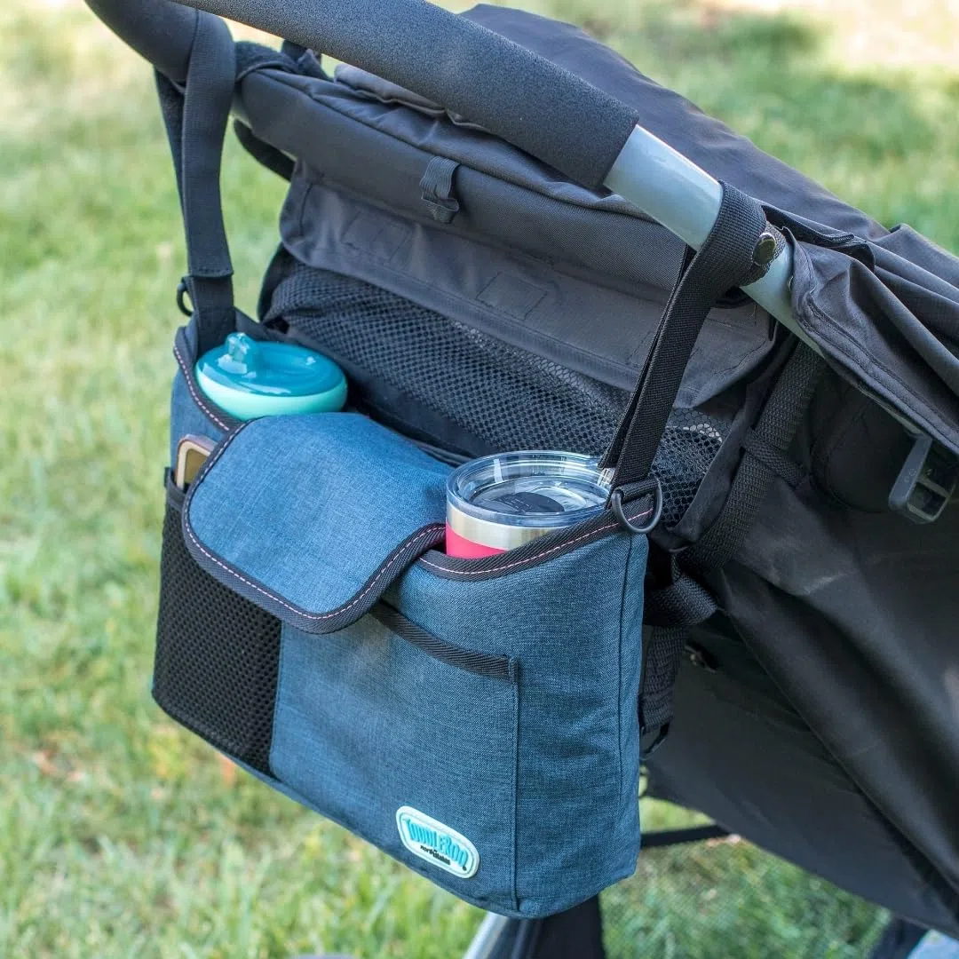 Toddleroo by North States Kinderwagen-Organizer: Universal-Kinderwagen-Caddy mit Getränkehalter, verstellbare Aufbewahrung, Marineblau
