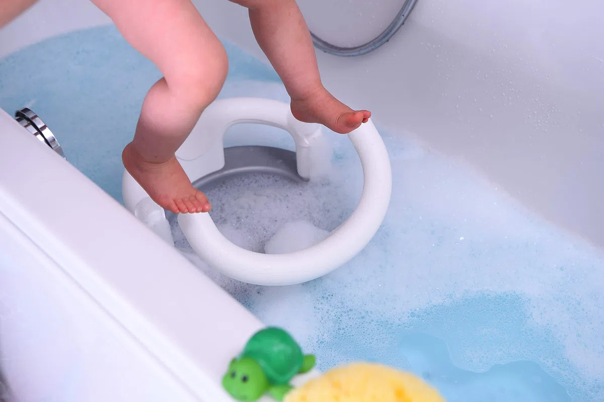 Rotho Babydesign Badewannensitz Babybadesitz grau | ab 7 Monaten Rutschfester Badesitz mit hohem Sitzkomfort und Kindersicherung - Sitzhilfe- Badehilfe