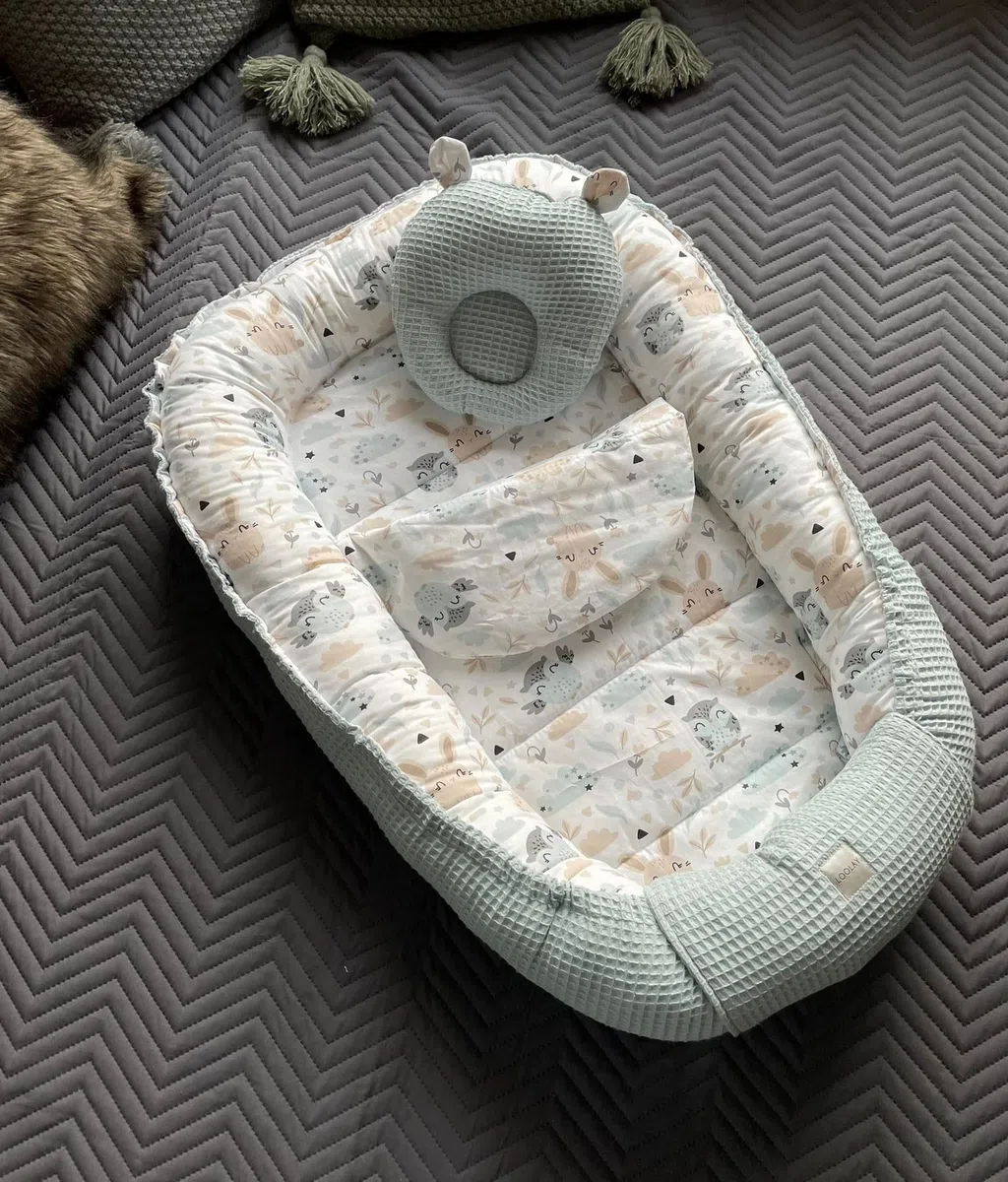 LOOLAY Minze WAFFELPIQUE/HASE Beige-Weiß Babynest Babyaustattung Neugeborene Baby Unterlage Reisebett Nestchen Solo/o. in Premium Geschenk Sets (Nestchen + MATRATZE (Ersatzboden) + Bärchen)