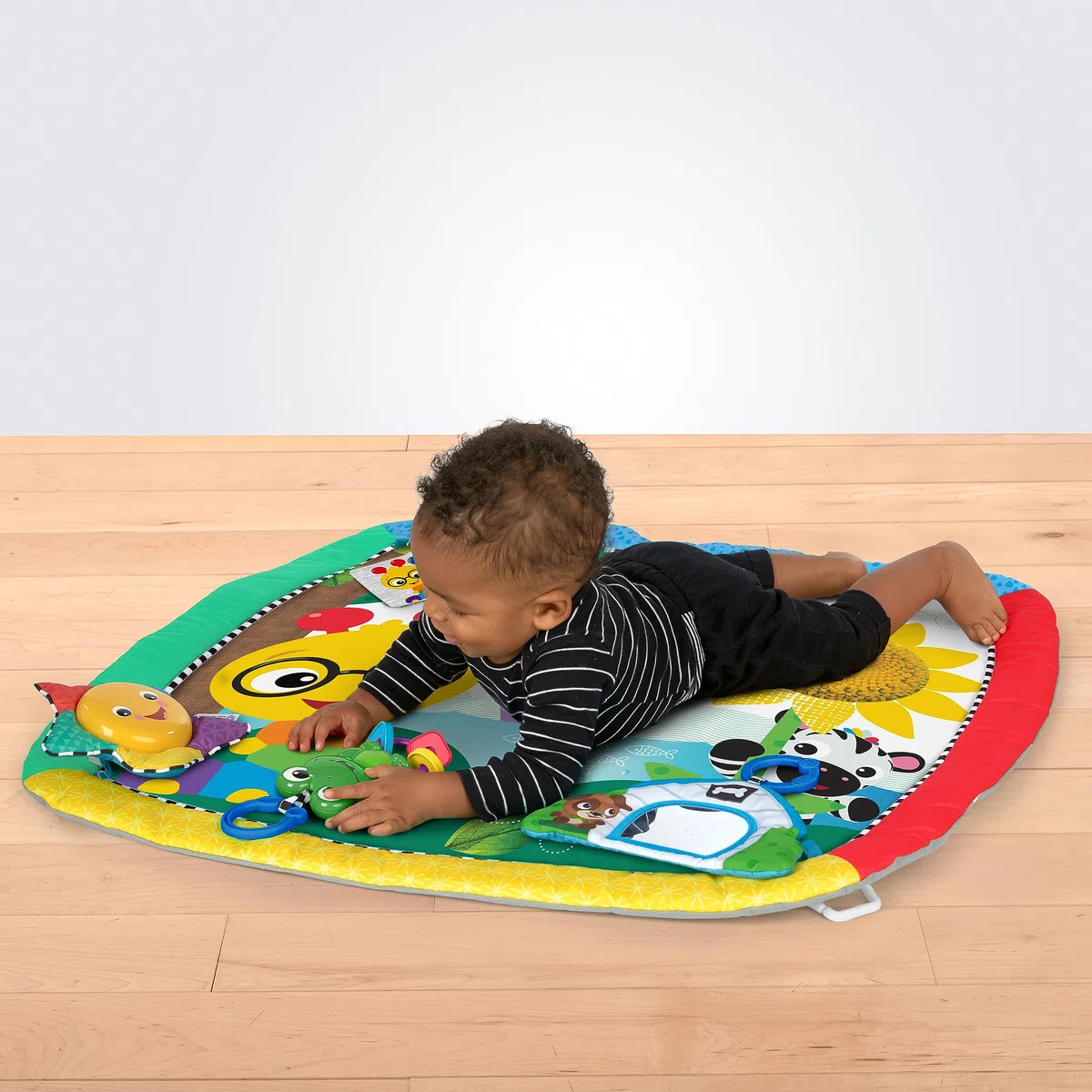 Baby Einstein, Caterpillar & Friends Spieldecke mit Spielbogen, abnehmbaren Spielzeugen, Lichteffekten sowie Melodien, maschinenwaschbar