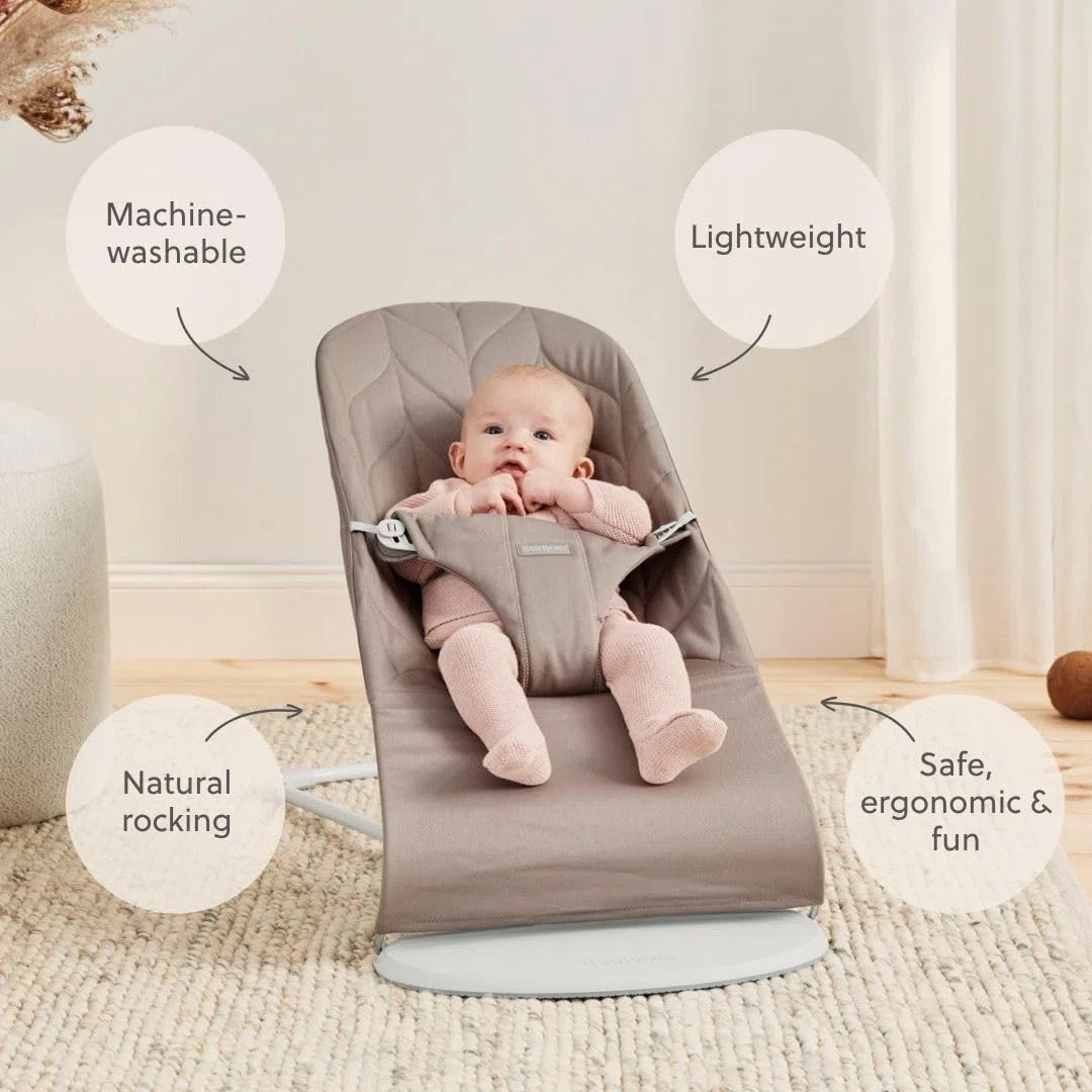 BabyBjörn Babywippe Bliss, Gewebt, Blütenblatt-Steppung, Sandgrau