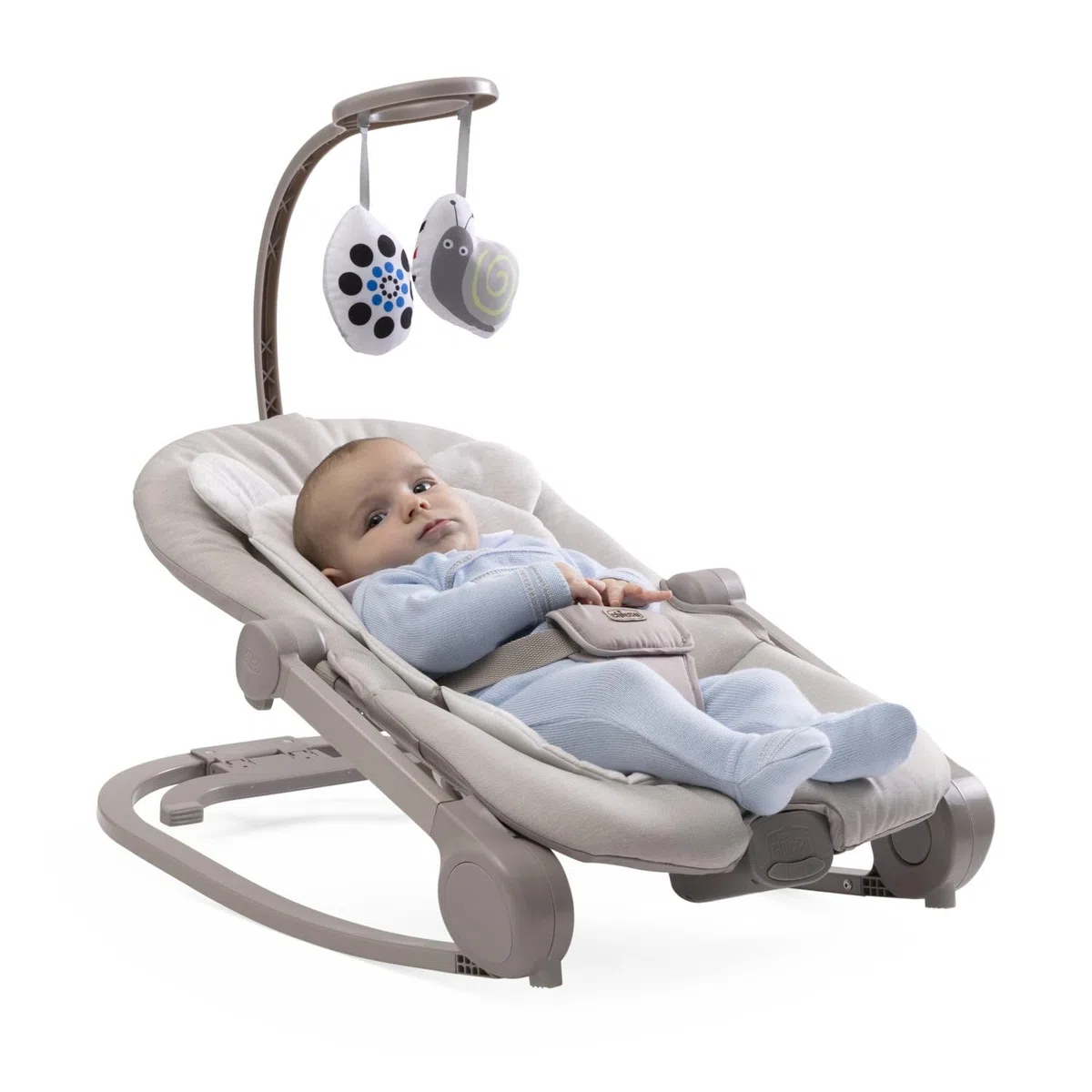 Chicco Wippe Mia 2-in-1, Babywippe und Hochstuhl, Einlage aus Bio-Baumwolle, Wendbare Spielleiste, Musik und Vibration, Schaukel- oder feste Modus, Ab 0 Monaten