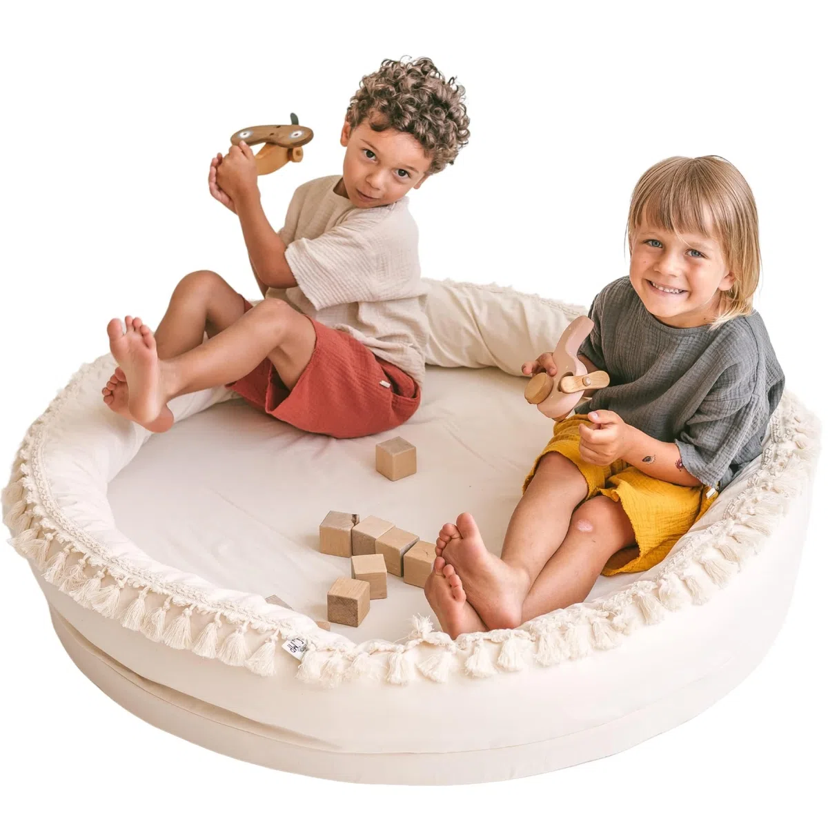 MINICAMP Kinder-Spielmatte für Bodenspiele & Schlafnest - 100% Baumwolle & einzigartige Quastendekoration - Kinderteppich 110 cm breit - extra weiche Schaumstoff-Matte!