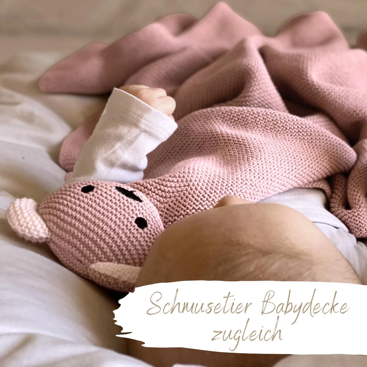 DIKOS Original Babydecke SCHMUSE-Bär (Altrosa) – Premium 2-in-1 Neugeborenen Kuscheldecke & Schmusetuch – aus weicher gestrickter Bio-Baumwolle (GOTS/Oeko-TEX) – Geschenk zur Geburt für Baby Mädchen