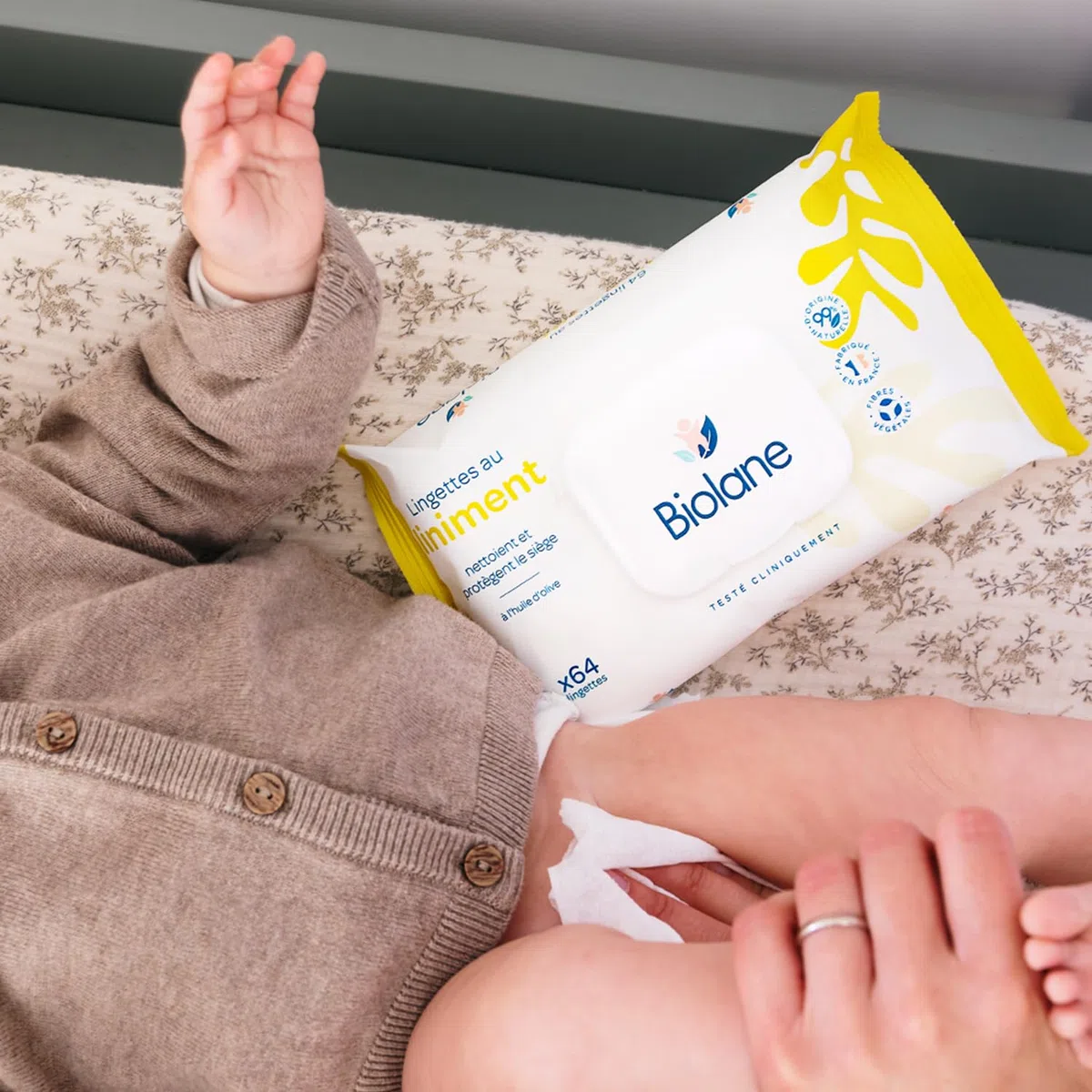 BIOLANE - Feuchttücher für Babys mit Kalksteinöl-Öl – 768 Tücher für Babys zum Wechseln – 12 Packungen mit je 64 Tüchern – ab der Geburt