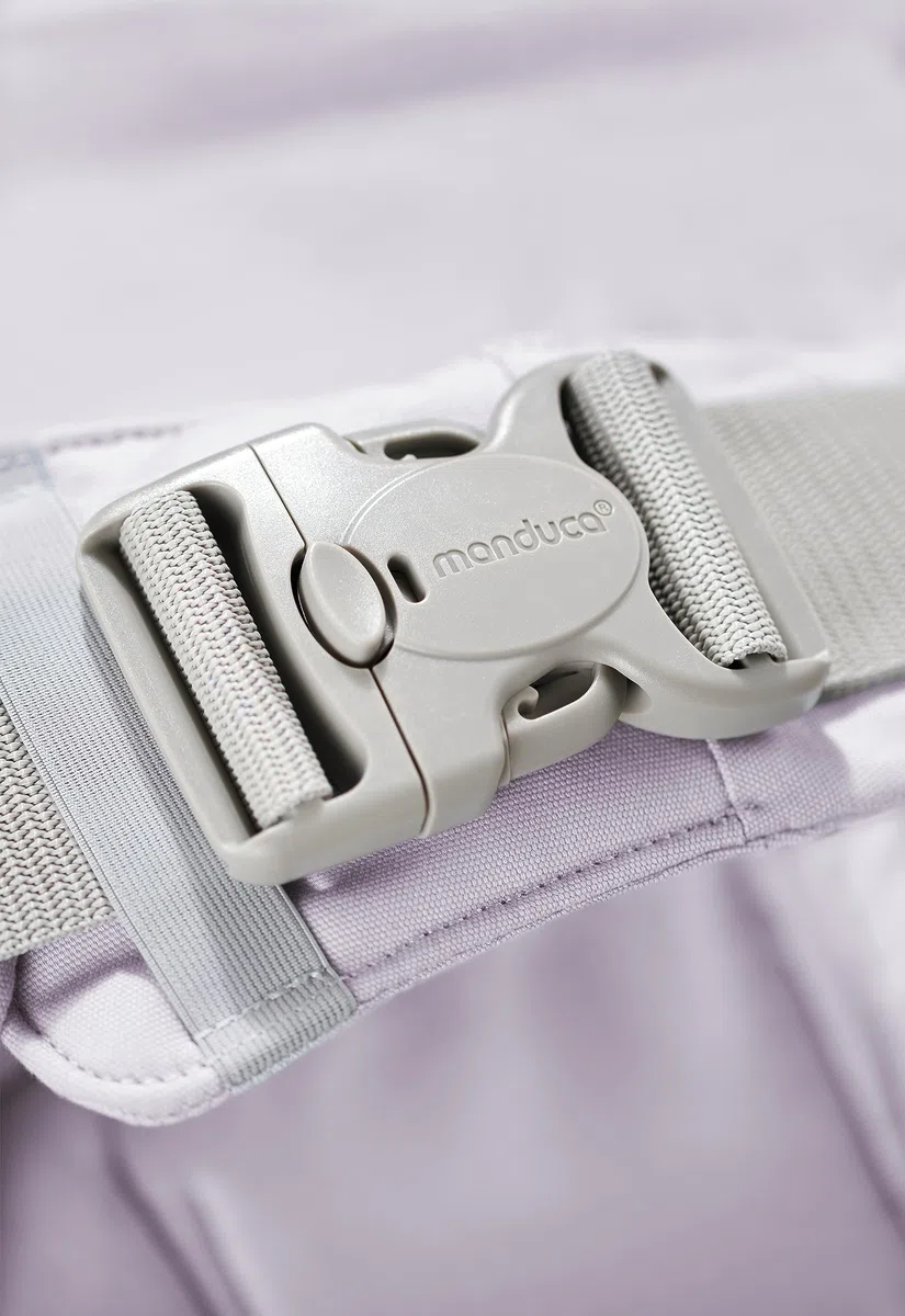 manduca First Babytrage - Verstellbarer und vielseitiger Tragesitz für Babys und Kleinkinder (3,5-20 kg) - Babytrage mit Front-, Hüft- und Rückentragefunktion ,Monochrome Lavender