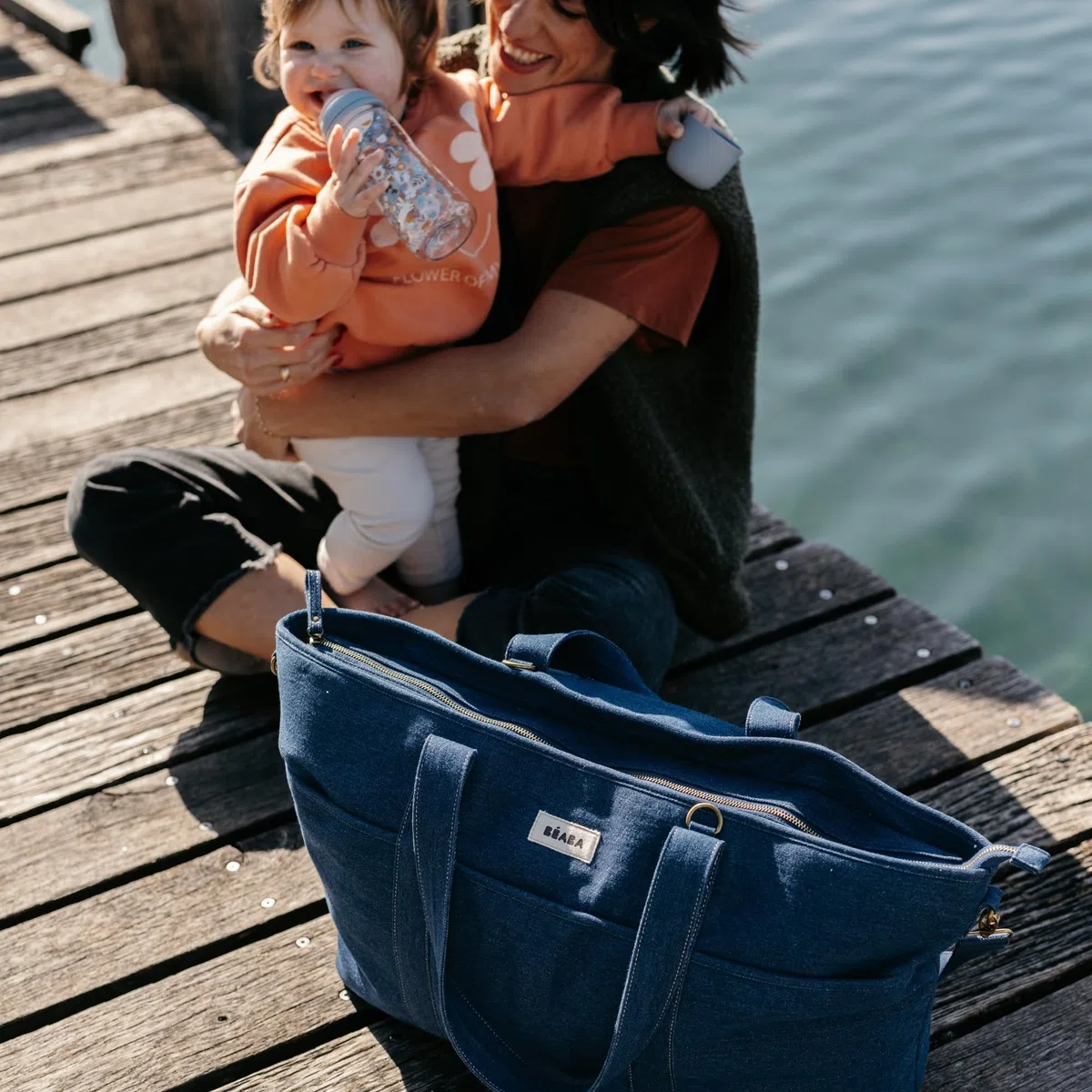 Béaba, Wickeltasche Madrid XXL 44L, großer Tote Bag, Eltern-Wickeltasche mit 11 Fächern, Isoliertasche, integrierte Kinderwagenbefestigung, Wickelunterlage, Denim