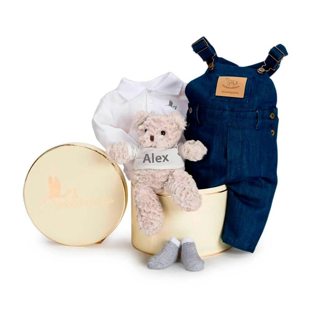 Geschenkset zur Geburt. Praktischer und unisex Geschenkkorb für Neugeborene, der eine Latzhose, einen Body und einen personalisierten Teddybär enthält | BebeDeParis
