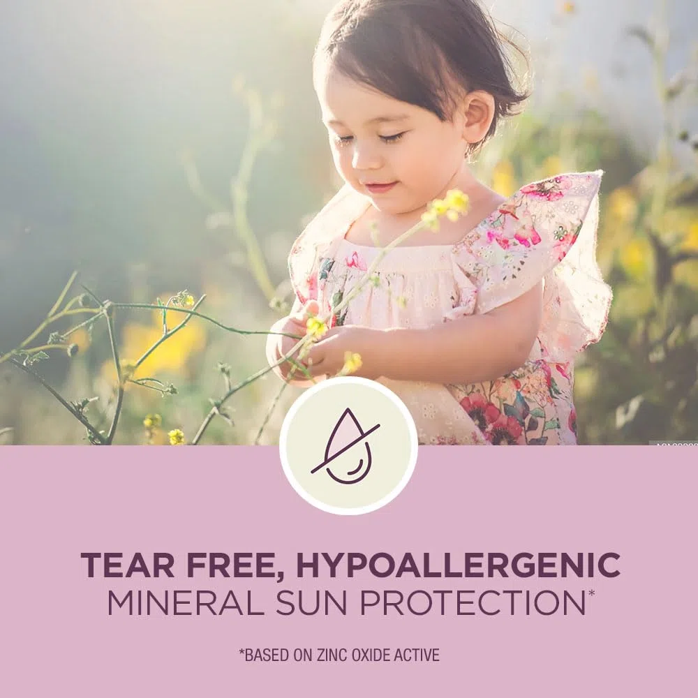 Coppertone Pure and Simple Baby Sonnenschutzlotion LSF 50, Zinkoxid, mineralischer Sonnenschutz für Babys, hypoallergen und reißfrei, 180 ml Flasche