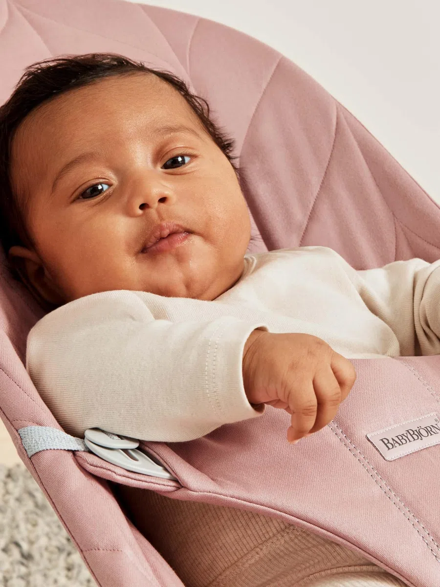 BabyBjörn Babywippe Bliss, Gewebt, Blütenblatt-Steppung, Altrosa