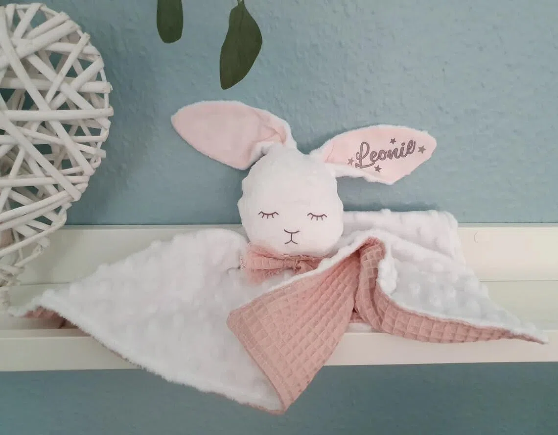 Windeltorte XXXL mit Namen - Kuscheltier süßer Hase - Schnullerkette Greifling Kinderwagenkette - Geschenk, Babyparty, Geburt Taufe + Gratis Grußkarte (Katze Kätzchen rosa)
