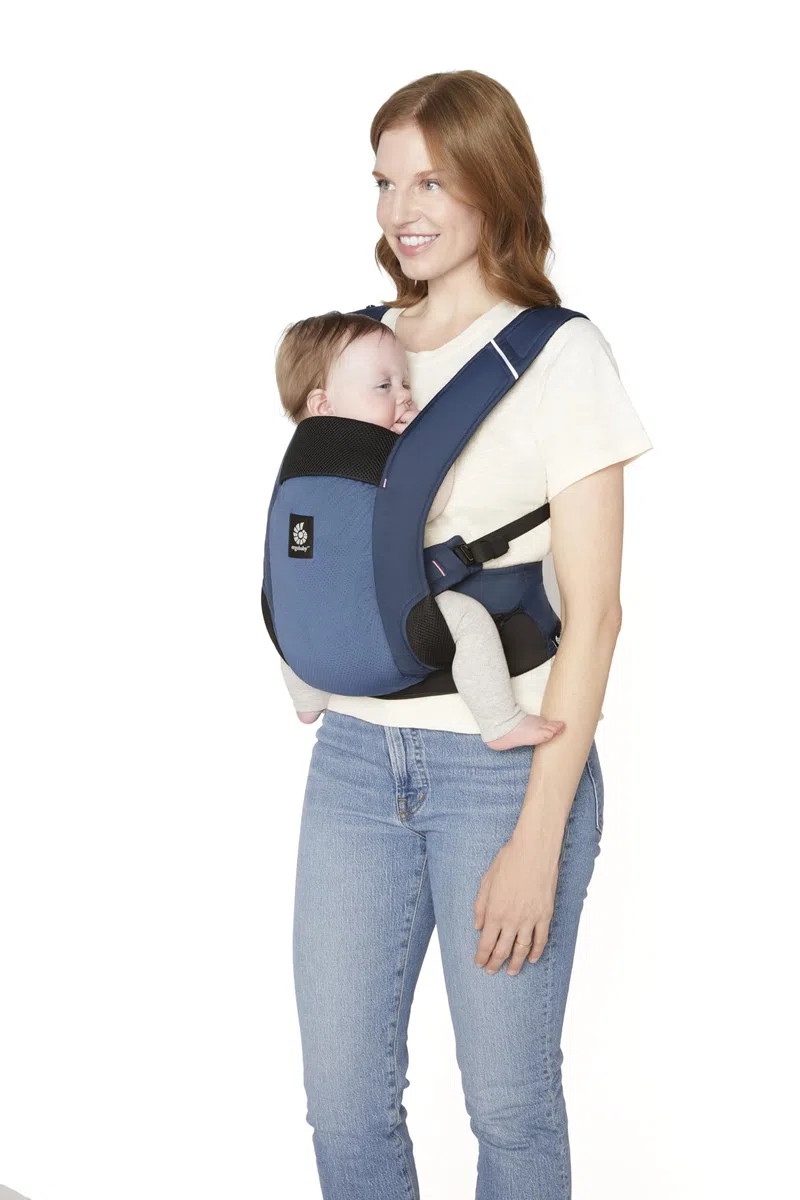 Ergobaby Away Babytrage, Reisetrage für Babys und Kleinkinder (5,4-15,9 kg), 2-Positionen Bauchtrage Rückentrage Baby Tragetasche, Midnight Blue