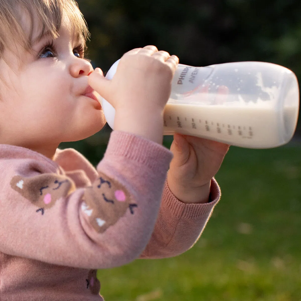 Philips Avent Babyflaschen Natural Response aus Glas – 2x Babyflasche, 240 ml, BPA-frei, für Neugeborene ab 1 Monat (Modell SCY933/02) & Avent Flaschen- und Saugerbürste (Modell SCF145/06)