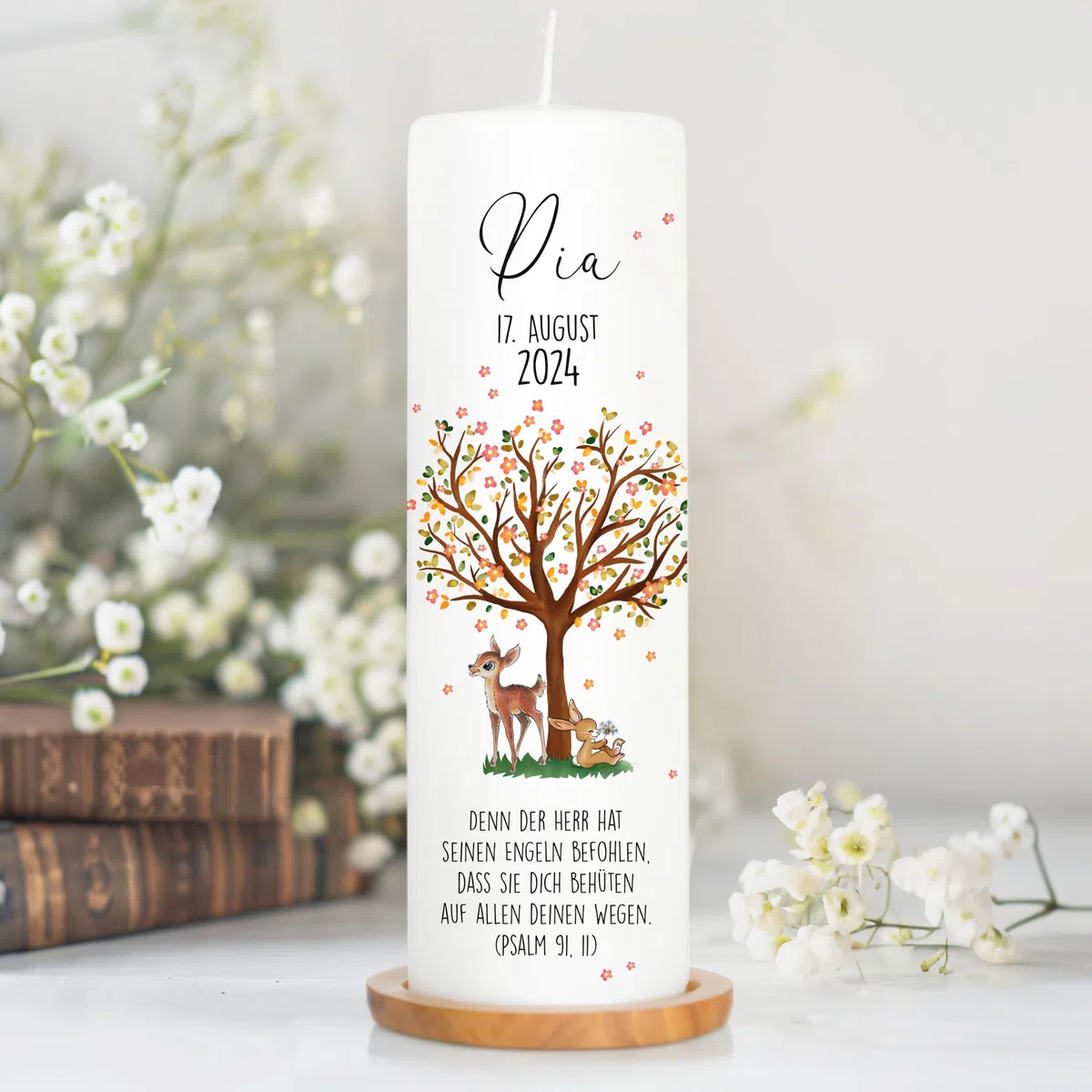 Wandtattoo Loft Taufkerze Mädchen oder Junge mit Taufspruch, Motiv mit Baum, Reh und Hase, 25cm x 8cm, personalisierte Kerze, bedruckte Kerze zur Taufe, Stumpenkerze, individuelles Taufgeschenk