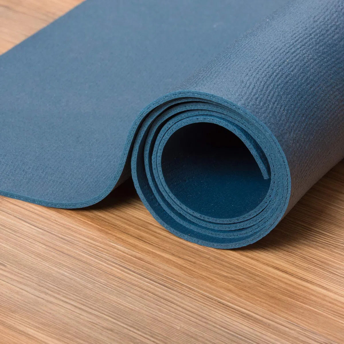 Blau in verschiedenen Größen, schadstofffreie Spielmatte in blau, vielseitige Verwendung als Kinder Spielunterlage oder Baby Bodenmatte, OEKO-Tex 100 zertifiziert, Größe 180x200cm