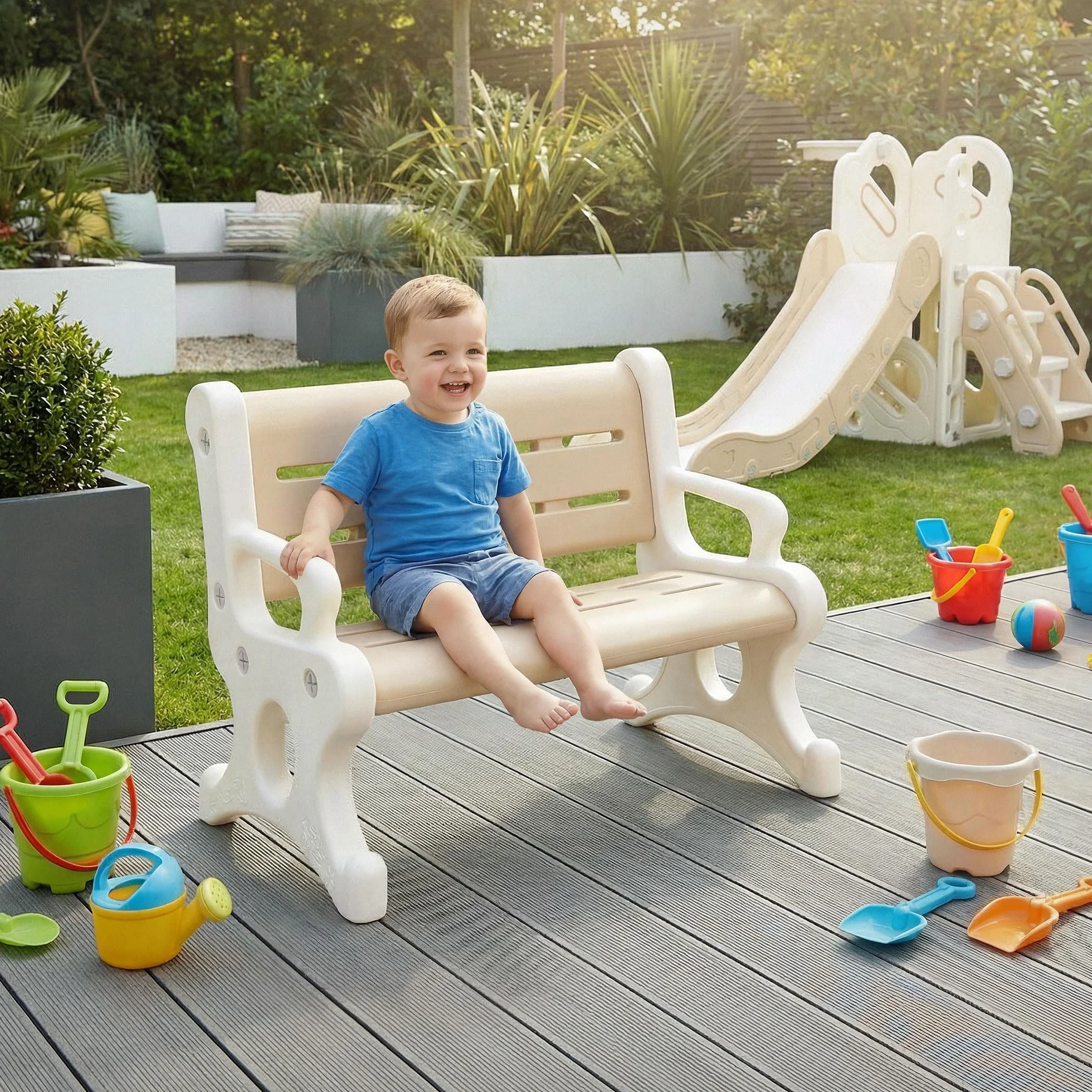 Joyz Kindersitzbank Outdoor aus Kunststoff, Sitzbank für Kinder ab 3 Jahre, Braun-Weiß, Kinderbank wetterfest mit Armlehnen, Kippschutz & Stecksystem, Kleine Bank mit 2 Sitzplätze, 81,5x59,5x48 cm
