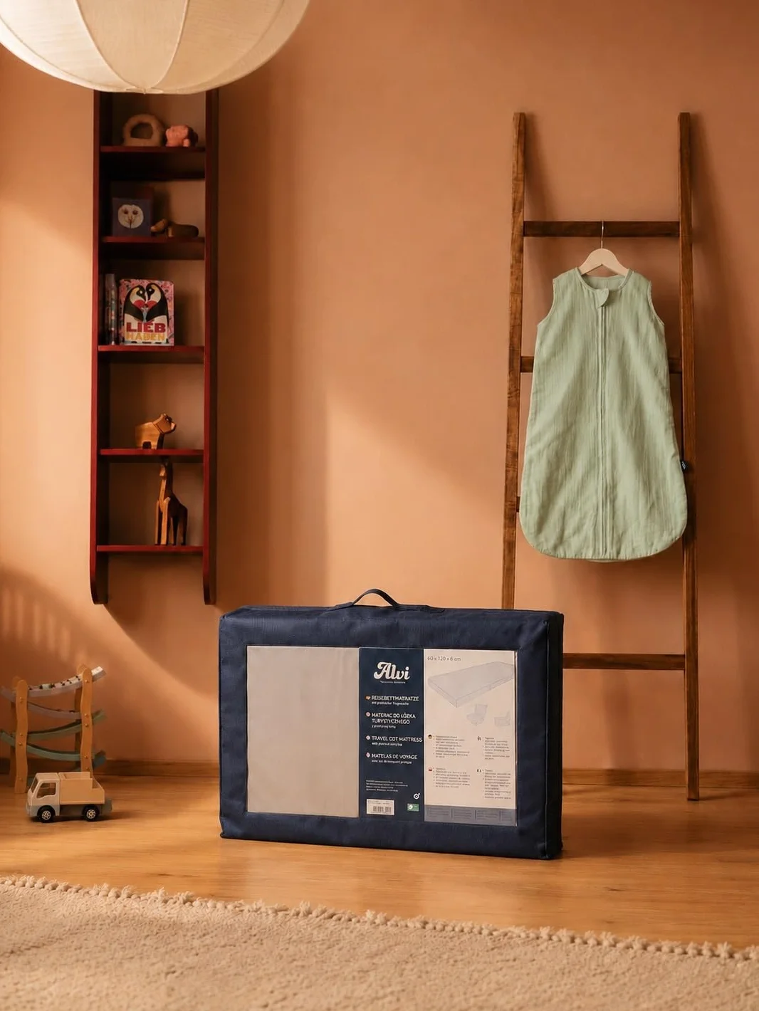 Alvi Reisebettmatratze Komfort 60x120 cm/Höhe 6 cm - Matratze für Baby Reisebett mit Baumwollbezug und Tasche, atmungsaktiv, waschbar, Oeko-TEX® Standard 100 schadstoffgeprüft