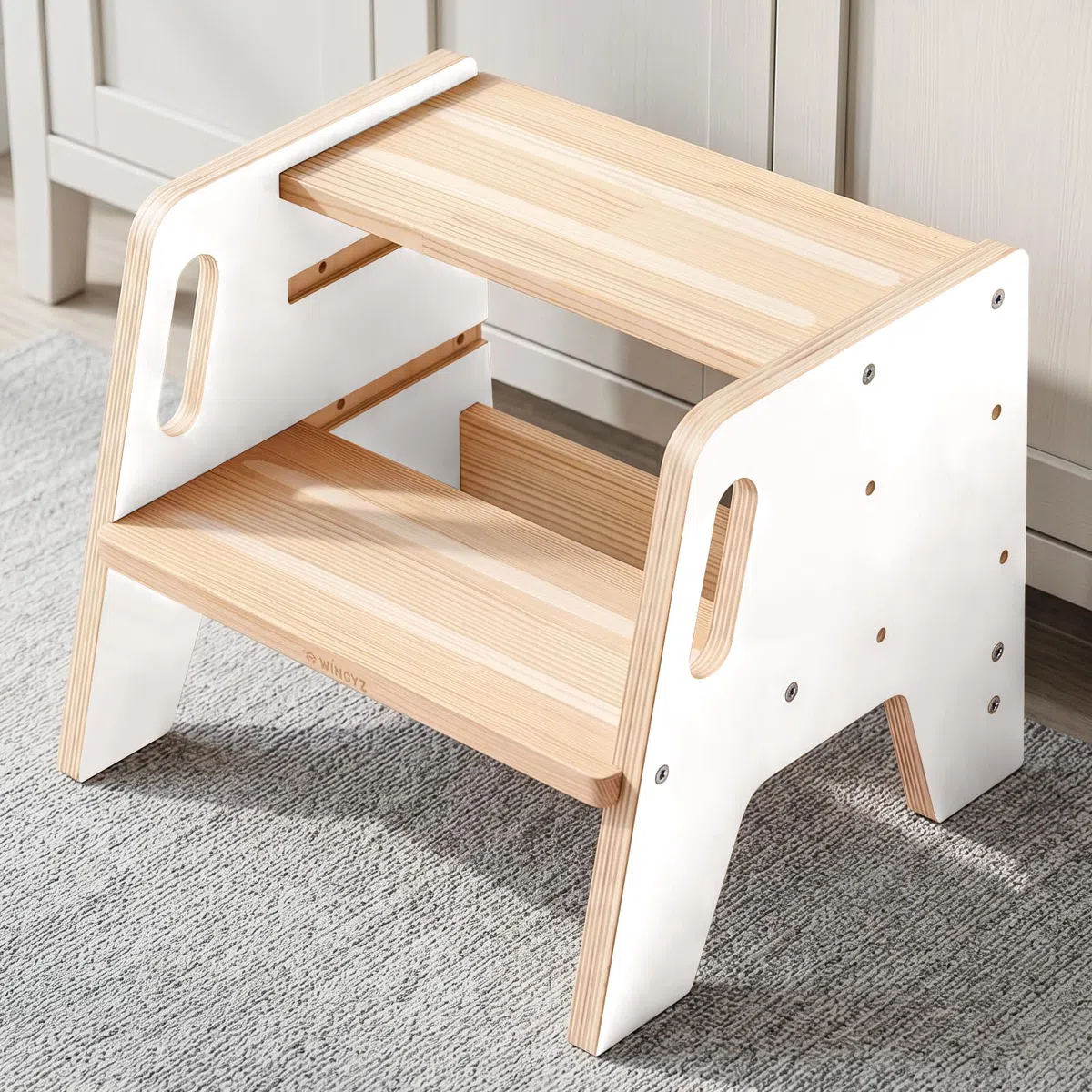 WINGYZ Tritthocker Kinder 2 Stufen aus Holz Zweistufiger Hocker mit 3 verstellbaren Höhen, 2 Griffen & Anti-Rutsch Pads, tragbar Kinderhocker für Badezimmer, Küche & Waschbecken ab 2 Jahren(Weiß)