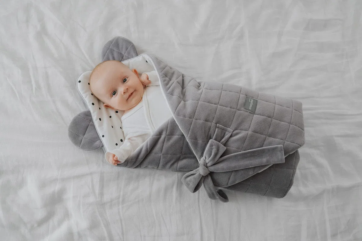 Sleepee Royal Pucksack Baby 0–3 Monate – Baby Swaddle Wickeltuch aus 100 % geprüfter Baumwolle (Oeko-TEX Standard 100), atmungsaktiv, weich & sicher für Jungen & Mädchen