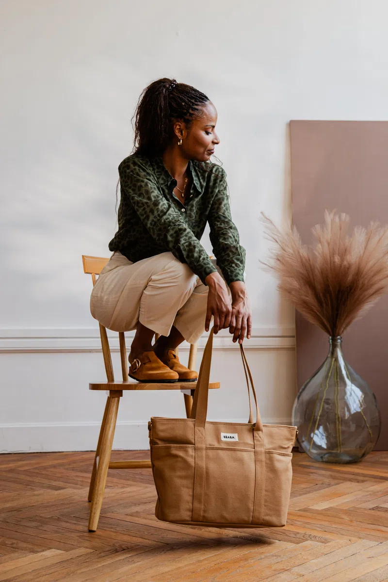 Béaba Wickeltasche Baby Madrid 22L – Wickeltasche im Tote-Format, Unisex für Mama und Papa, 11 Fächer, Isoliertasche, Kinderwagenbefestigung, Gepolsterte Wickelunterlage – Ocker