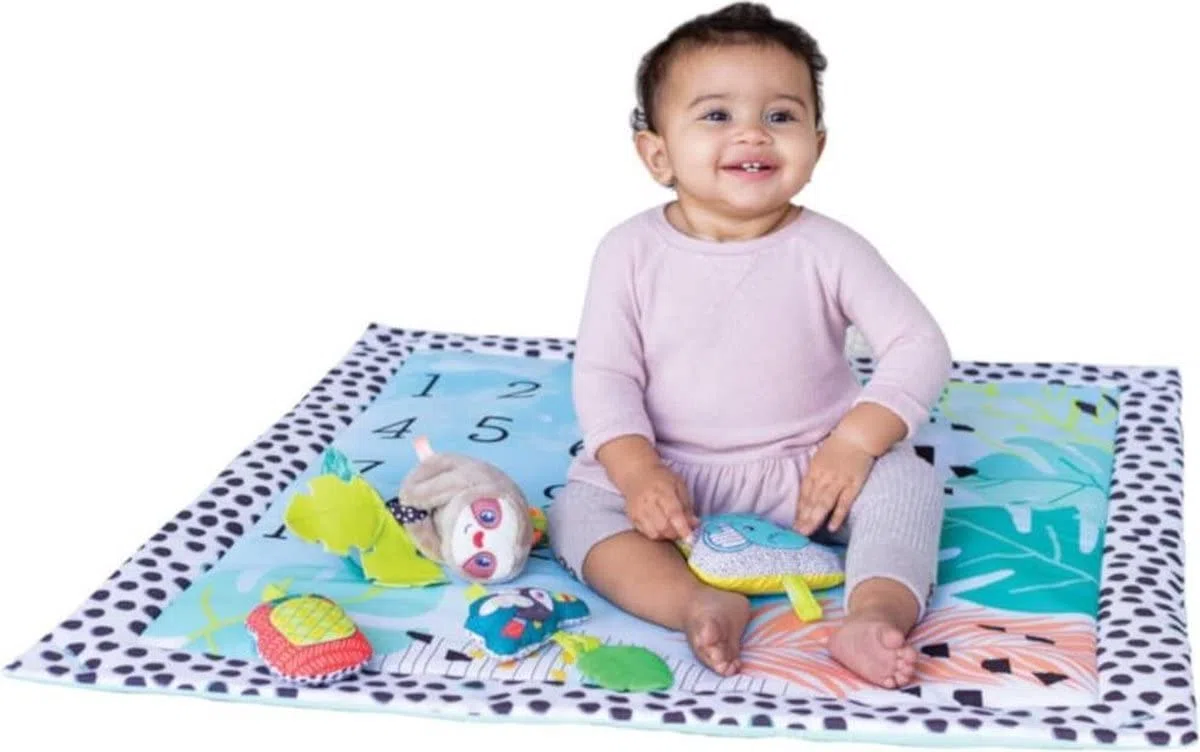 INFANTINO 4-in-1 Milestones & Memories Spielmatte – Sensorisch-stimulierende Spieldecke für Babys und Kleinkinder – Activity Gym mit lustigen Spielzeugen für ultimativen Spielspaß