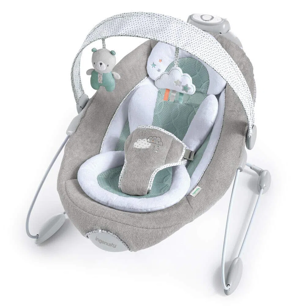 Ingenuity, Pemberton, automatische Babywippe Babyschaukel mit zwei Stufen, Sicherheitsgurt, luftdurchlässigem Material und 2 Plüschtieren
