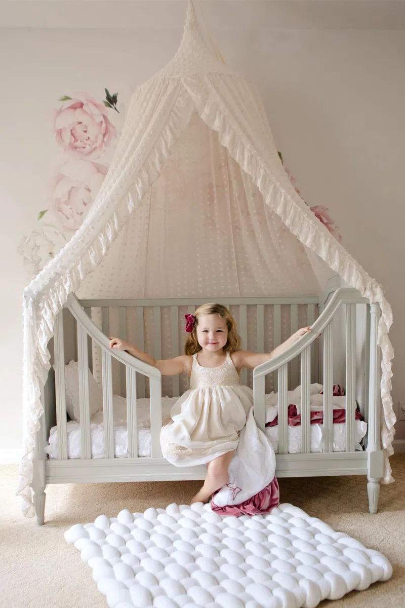Wonder Space Elegantes Baldachin Mädchen Betthimmel mit Pompons und Moskitonetz für Kinderbett und Babybett – Dekoratives Prinzessin Zelt, Kinderzimmer Hängevorhang und Leseecke, Beige
