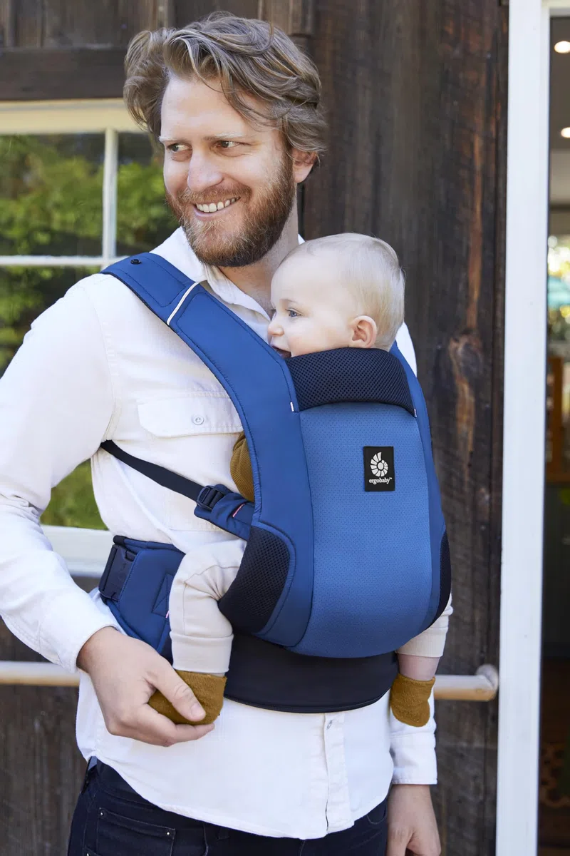 Ergobaby Away Babytrage, Reisetrage für Babys und Kleinkinder (5,4-15,9 kg), 2-Positionen Bauchtrage Rückentrage Baby Tragetasche, Midnight Blue