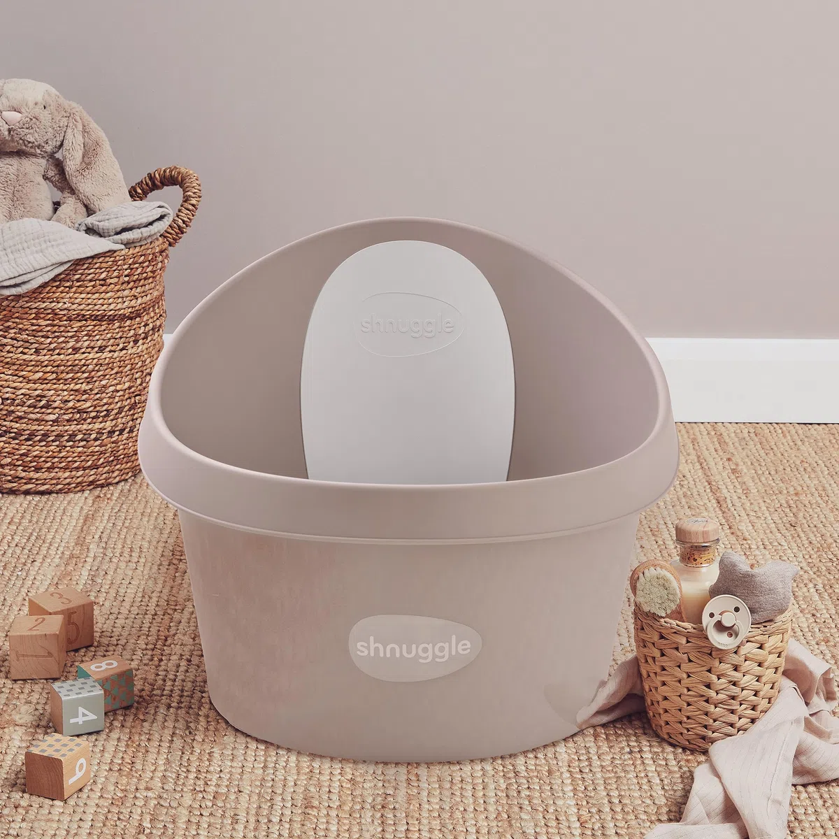 Shnuggle Kleinkind-Badewanne | Größere Badewanne für größere Kinder beim Baden | inklusive warmer und weicher Schaumstoff-Rückenlehne | griffige Anti-Rutsch-Oberfläche | inklusive Easy Drain