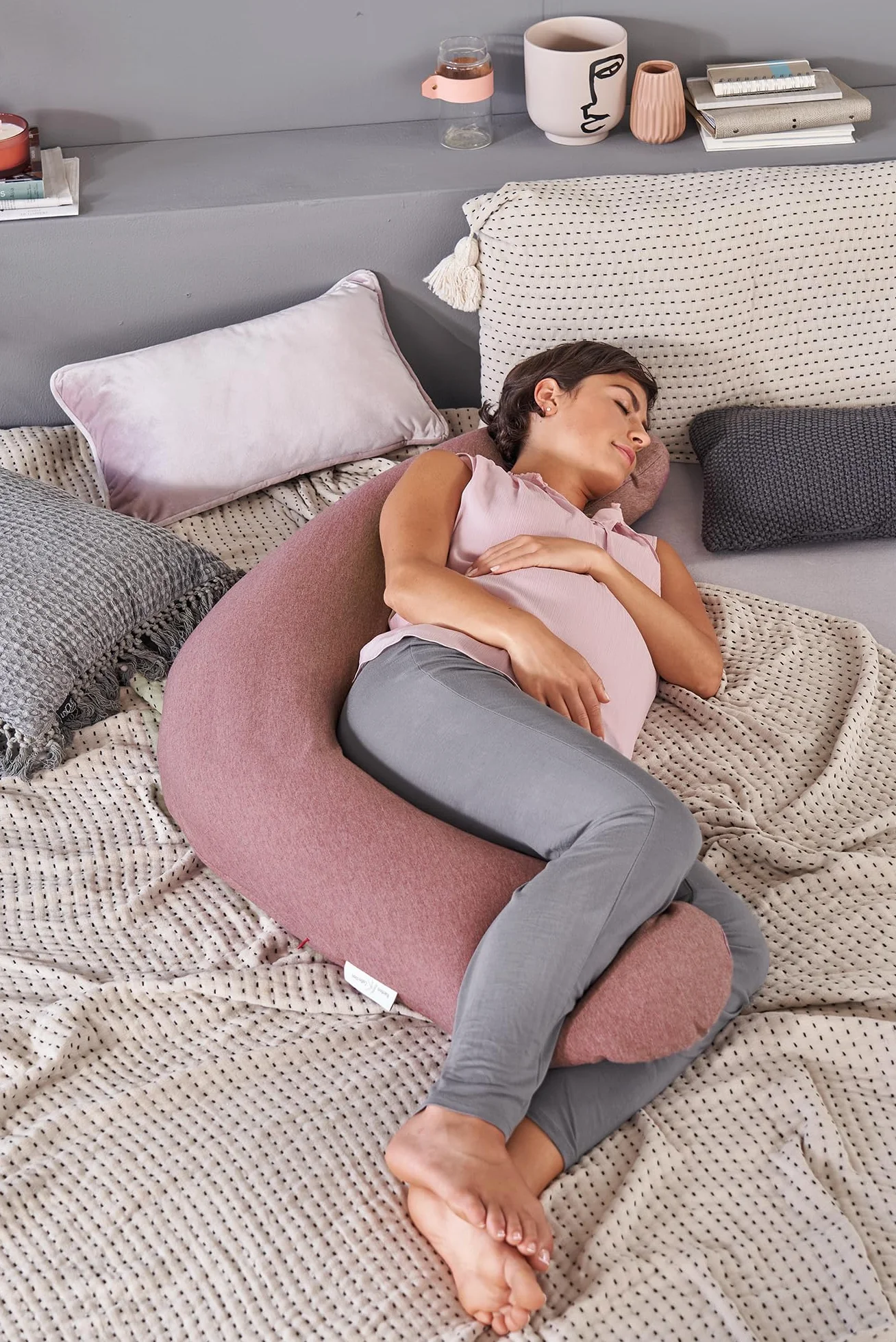 Theraline Das Original Schwangerschaftskissen & Stillkissen 190cm – Seitenschläferkissen Stillkissen Perlen – inkl Stillkissenbezug Cappuccino