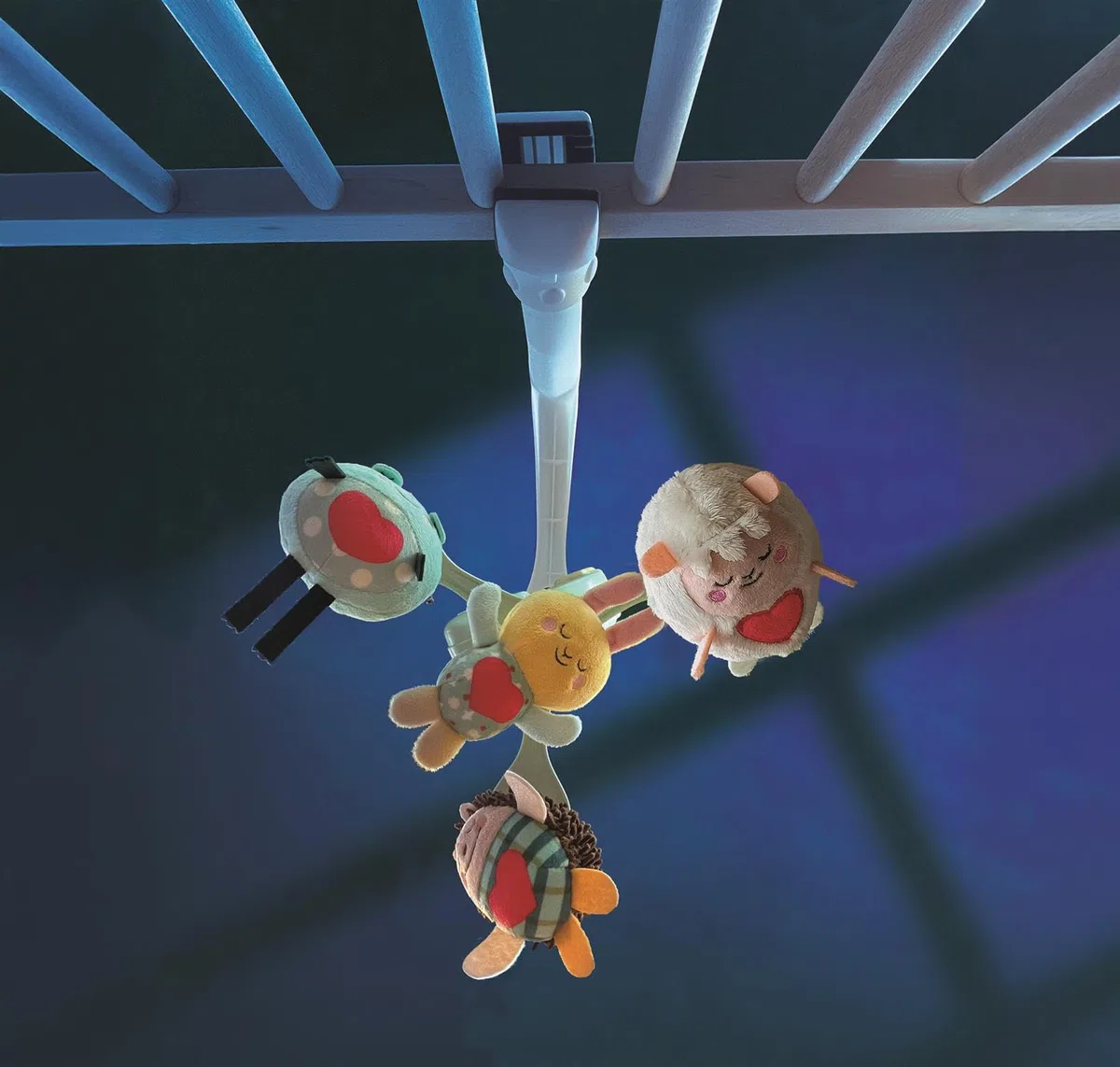 Clementoni Giostrina Carillon Babybett Mobile mit Elektronikmodul, Musik und Naturgeräuschen, verstellbar und abnehmbar für Krippe oder Kinderwagen