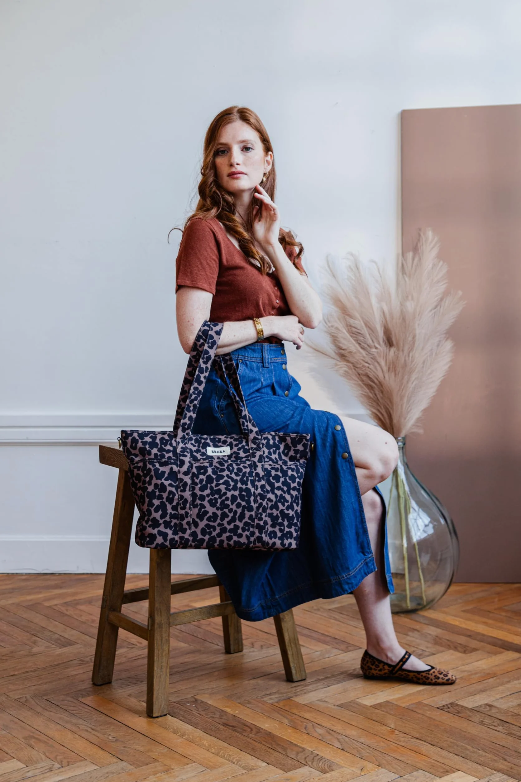 Béaba Wickeltasche Baby Madrid 22L – Wickeltasche im Tote-Format, Unisex für Mama und Papa, 11 Fächer, Isoliertasche, Kinderwagenbefestigung, Gepolsterte Wickelunterlage – Leopard