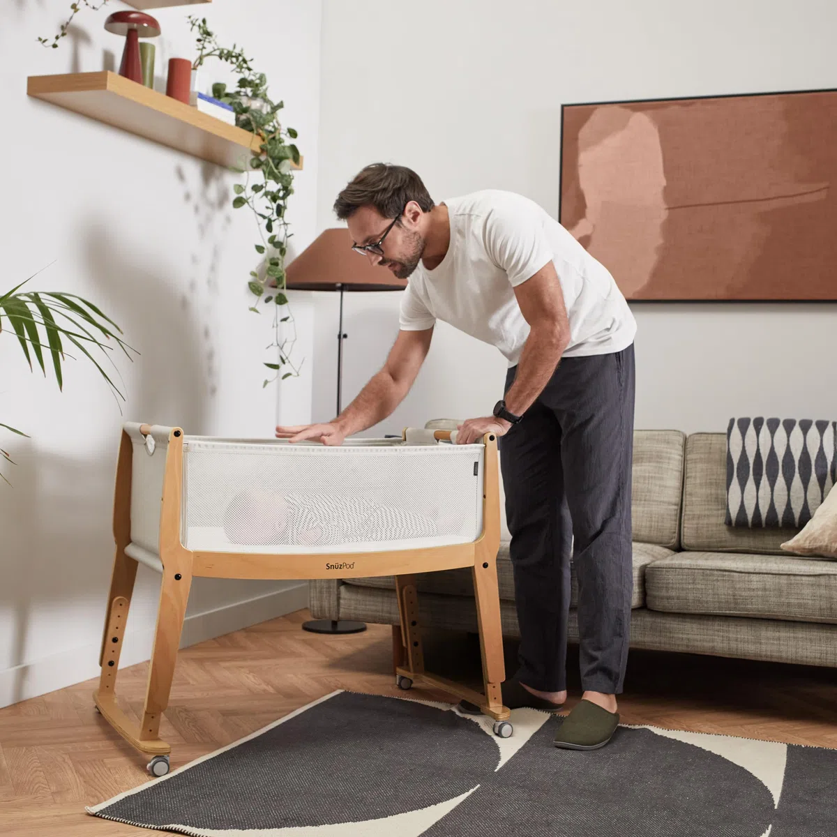 Snuz Pod Studio Next to Me Krippe – tragbares, leichtes Babybett mit Reißverschluss an der Wand, 3D atmungsaktive Matratze und 6 Höheneinstellungen – ideales Heim- und Reisebett mit Rollen, Stockholm