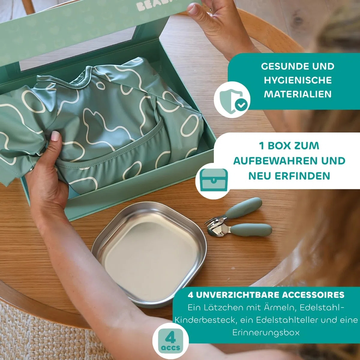 BÉABA Baby-Essensset Geschenkset ab 4 Monaten – Edelstahl-Teller mikrowellengeeignet, Ergonomisches Besteck, Lätzchen mit Ärmeln, Aufbewahrungsbox, Gesunde und Langlebige Materialien – Salbei-Grün