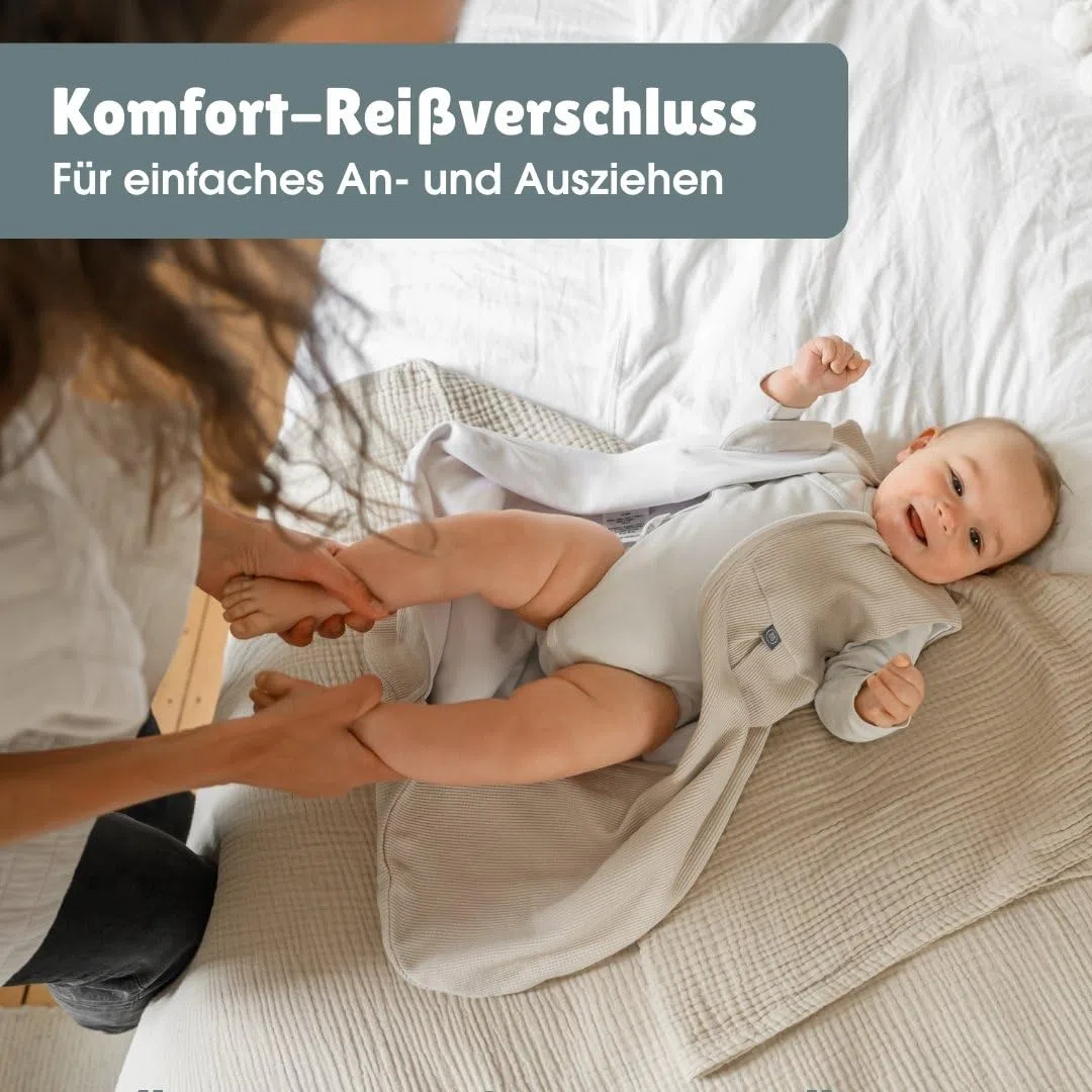 emma & noah Baby Schlafsack 1.0 TOG, Ganzjahres Schlafsack für den Frühling, Sommer und Herbst, 100% Bio-Baumwolle, OEKO-TEX Zertifiziert, Strampelsack für Neugeborene (Essential Beige, 60 cm)