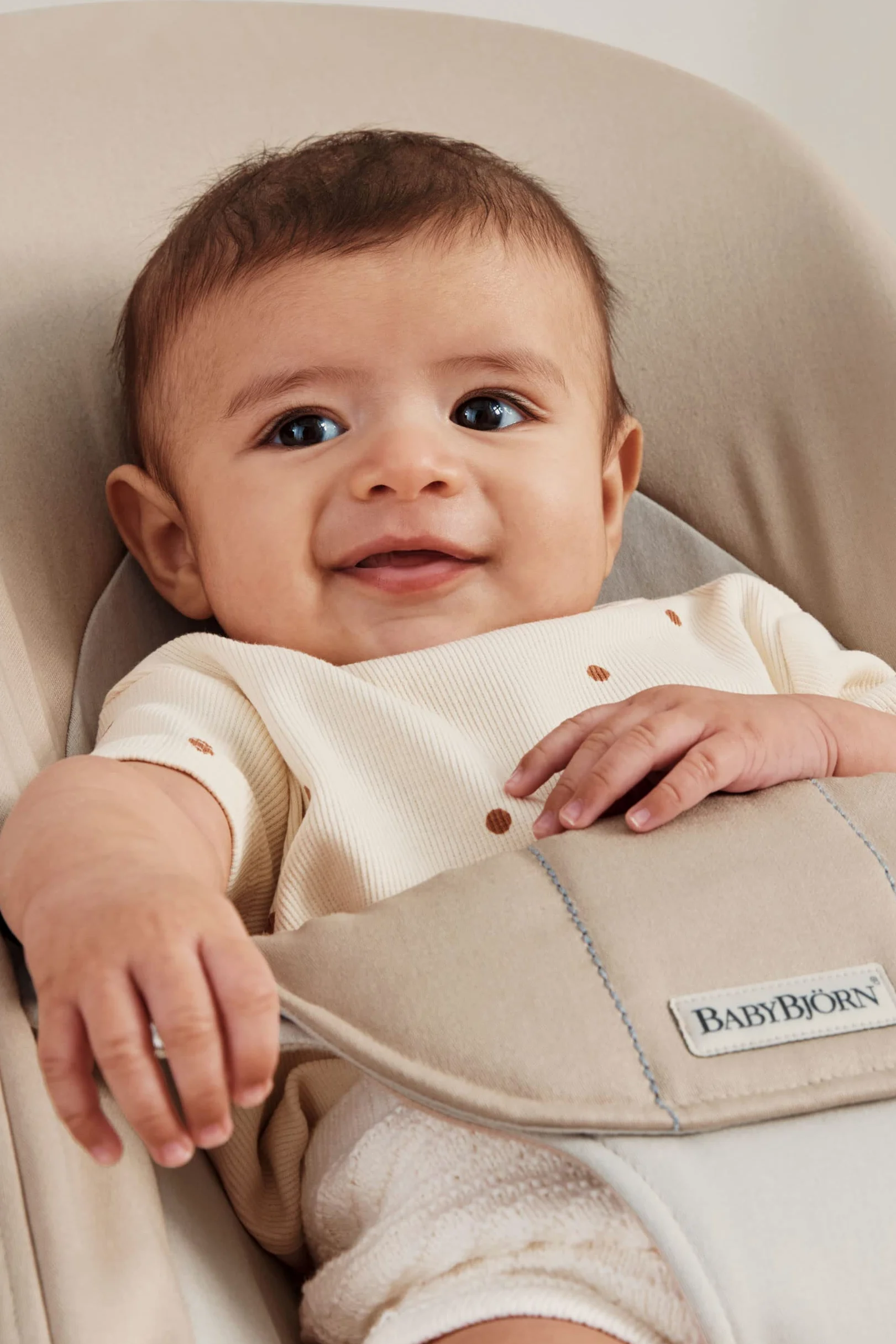 BabyBjörn Babywippe Balance Soft, Gewebt, Khaki/Beige