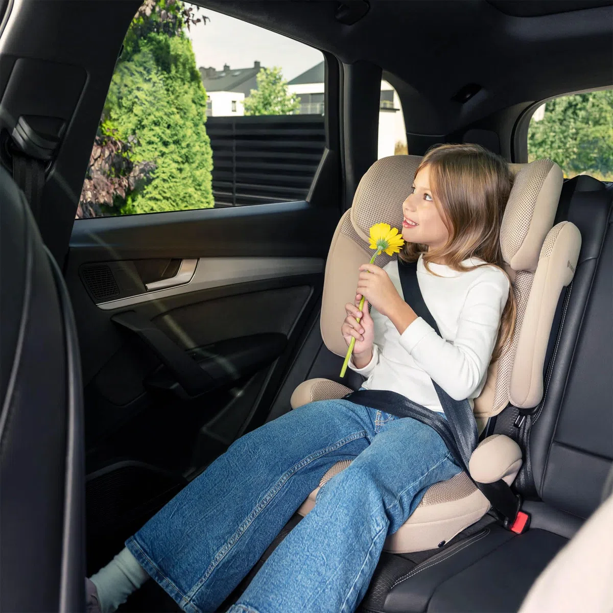 Kinderkraft XPAND 2 PRO i-Size Kindersitz 100–150 cm, mit ISOFIX oder Fahrzeuggurt, höhen- und breitenverstellbar (DUO EXPAND), H-GUARD+ Kopfstütze, SPS Seitenaufprallschutz, faltbar, Beige