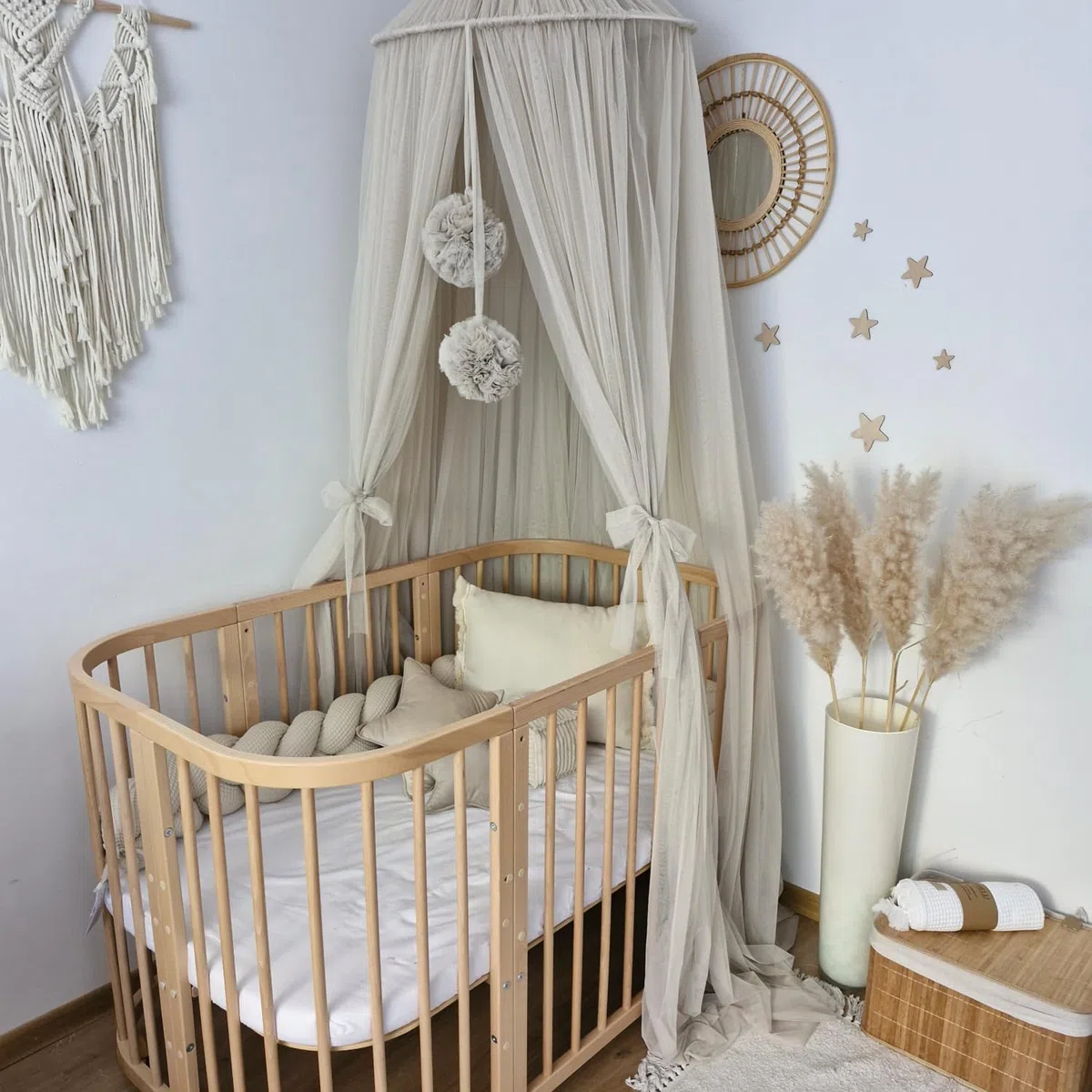 KOELL Baldachin Kinderzimmer – Betthimmel mit Pompons und Schleifen, Metallring zur Deckenmontage, Höhenverstellbarer 240–300 cm, Oeko-Tex Tüll, Beige