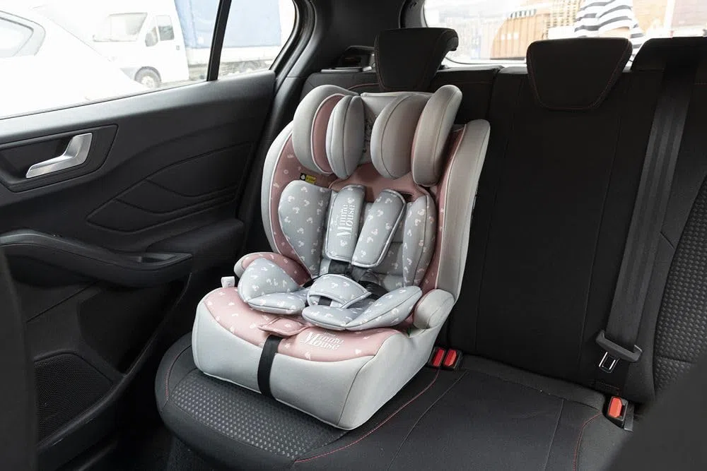 Minnie Mouse I-SIZE R129 Auto-Rückenlehne Kindersitz Mit Einer Höhe Von 76 Bis 150 Cm. Einstellbare Kopfstütze Und Zusätzliche Polsterung.