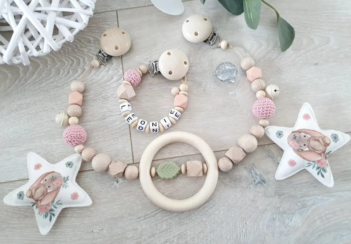 Windeltorte XXXL mit Namen - Kuscheltier süßer Hase - Schnullerkette Greifling Kinderwagenkette - Geschenk, Babyparty, Geburt Taufe + Gratis Grußkarte (Katze Kätzchen rosa)