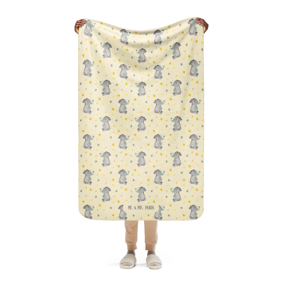 Mr. & Mrs. Panda Heimdecke Elefant Biene 100 x 150 cm - Geschenk, Couchdecke, Lustige Sprüche, Jahrestag, Hochzeitsgeschenk, Sofadecke, Tagesdecke, Kuscheldecke, Liebe, Decke, Liebesspruch