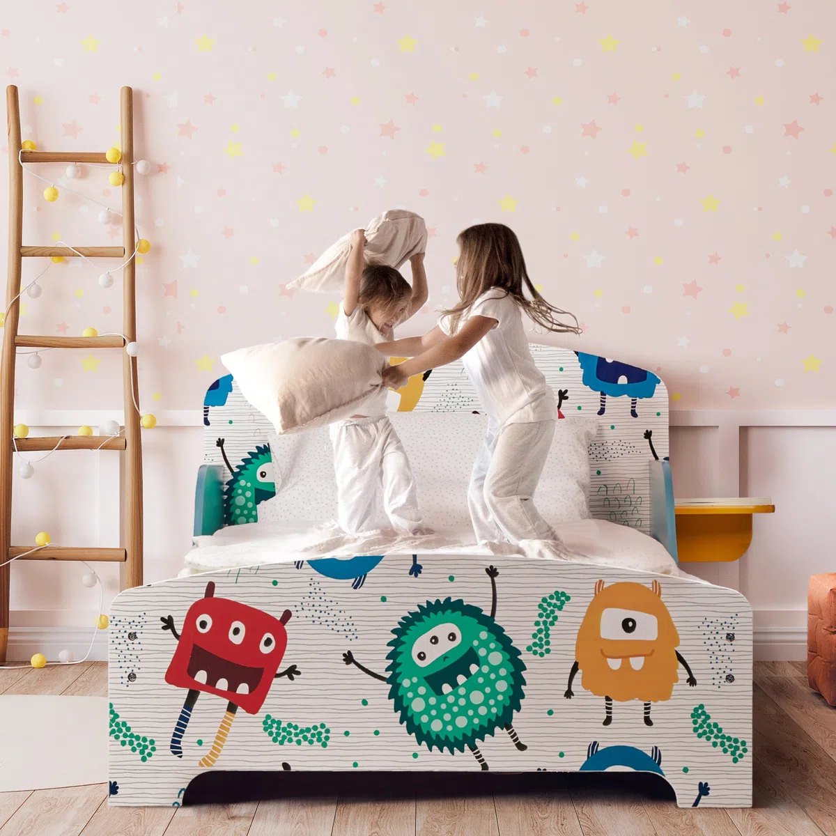 Relaxdays Kinderbett kleine Monster, Rausfallschutz, HBT 60x94x143 cm, Lattenrost, Kleinkindbett, Ablage, MDF, blau/weiß