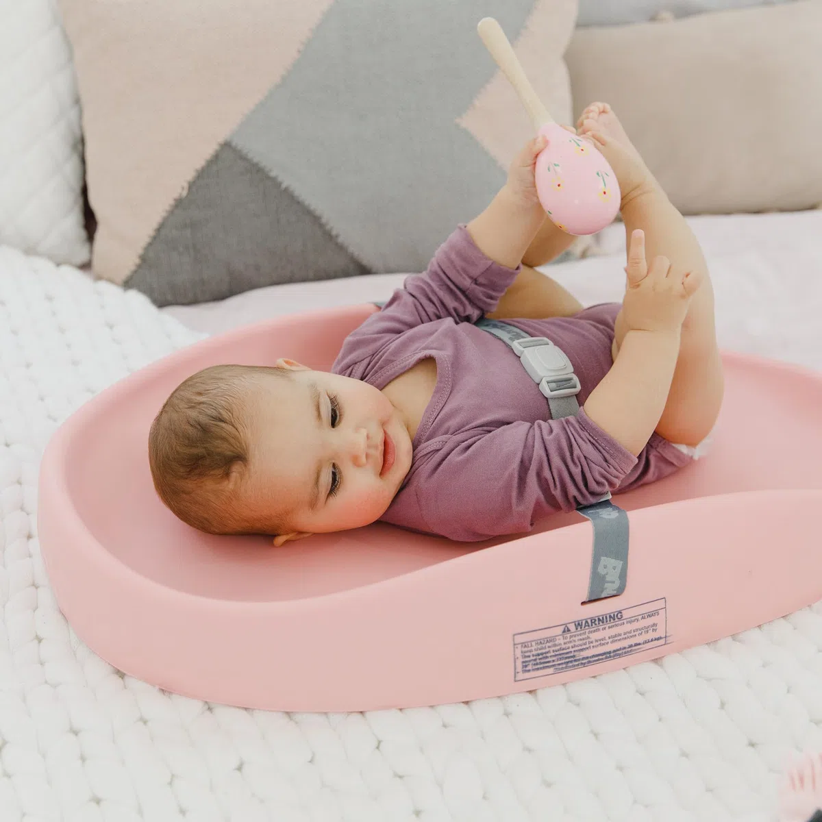 Bumbo Baby Wickelunterlage - Leicht zu reinigende Wickelunterlage mit Sicherheitsgurt - Anti-Roll-Wickelunterlage - Wiege Rosa