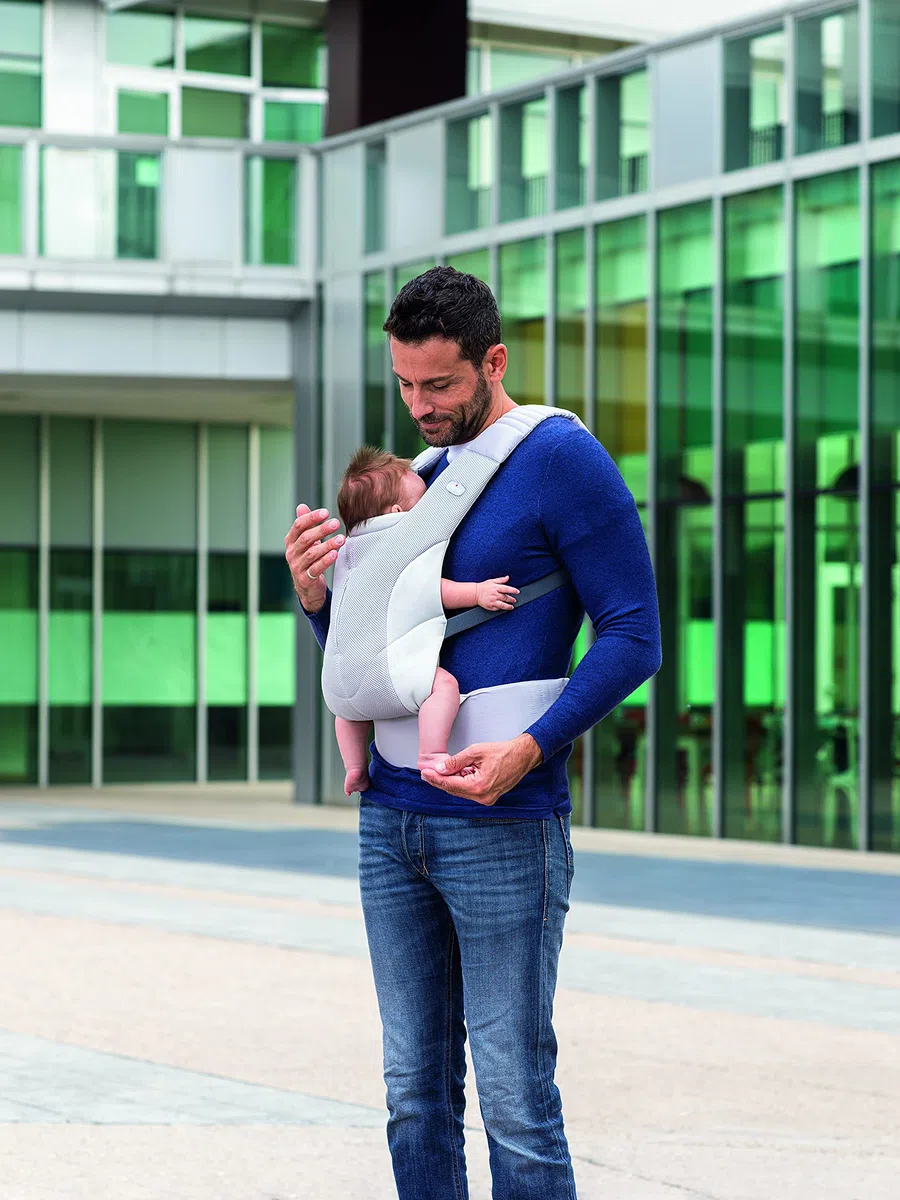 Chicco Babytrage Myamaki Air, ergonomisch und sicher für Babys Hüfte und Rücken, atmungsaktives 3D-Gewebe, silber, ab Geburt bis 15 kg