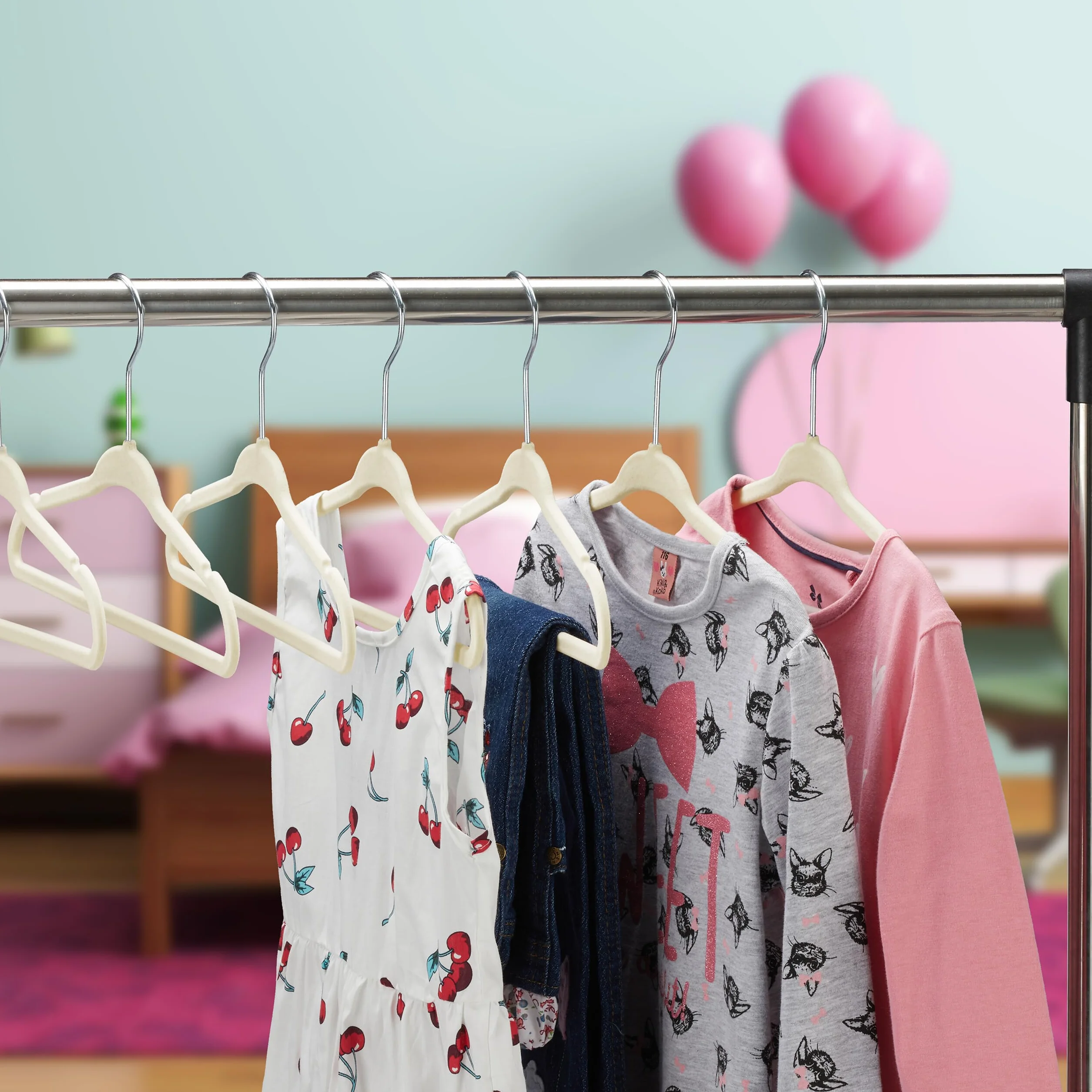Relaxdays Kinderkleiderbügel Samt, rutschfeste Kleiderbügel, Steg & Kerben, Mädchen & Jungen, drehbarer Haken, Farbwahl