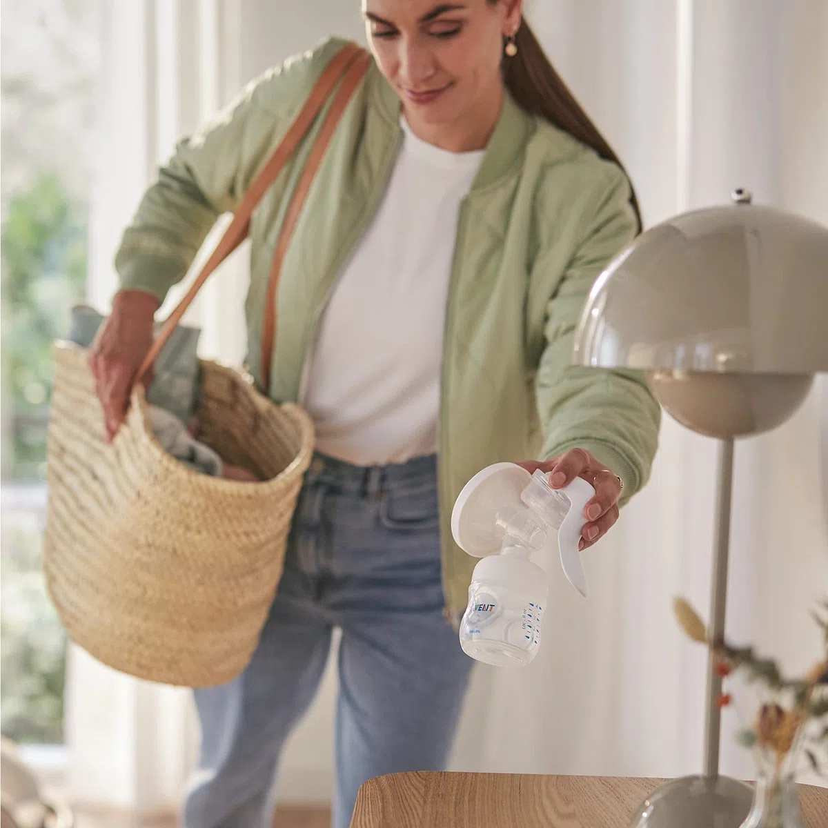 Philips Avent Handmilchpumpe Starter-Set - einfaches Abpumpen, Aufbewahren und Füttern, mit Natural-Motion Technologie, inkl. Babyflasche, Aufbewahrungsbecher und Transporttasche (Modell SCF430/16)
