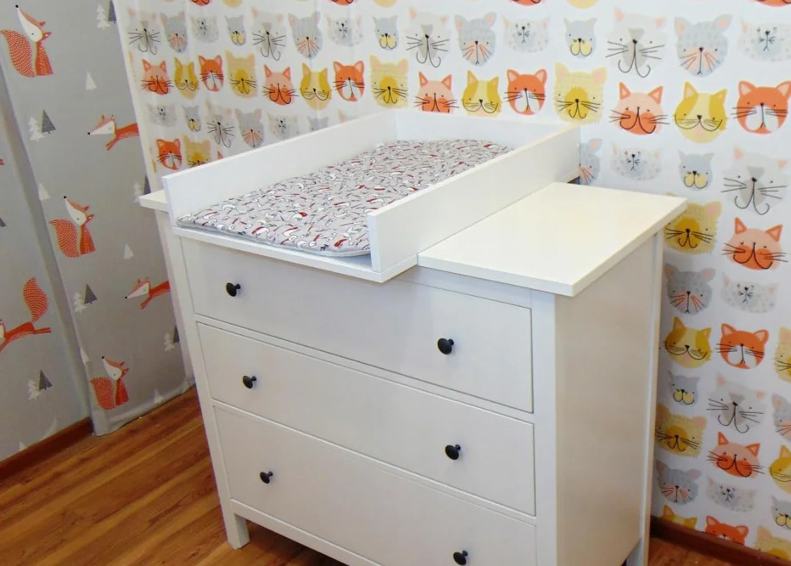 Wickelaufsatz für Kullen von IKEA, Wickeltischaufsatz für 40 cm Kommoden, Abnehmbar Wickelkommode aufsatz, Gerade Frontplatten, Oak, 72cm x 54cm